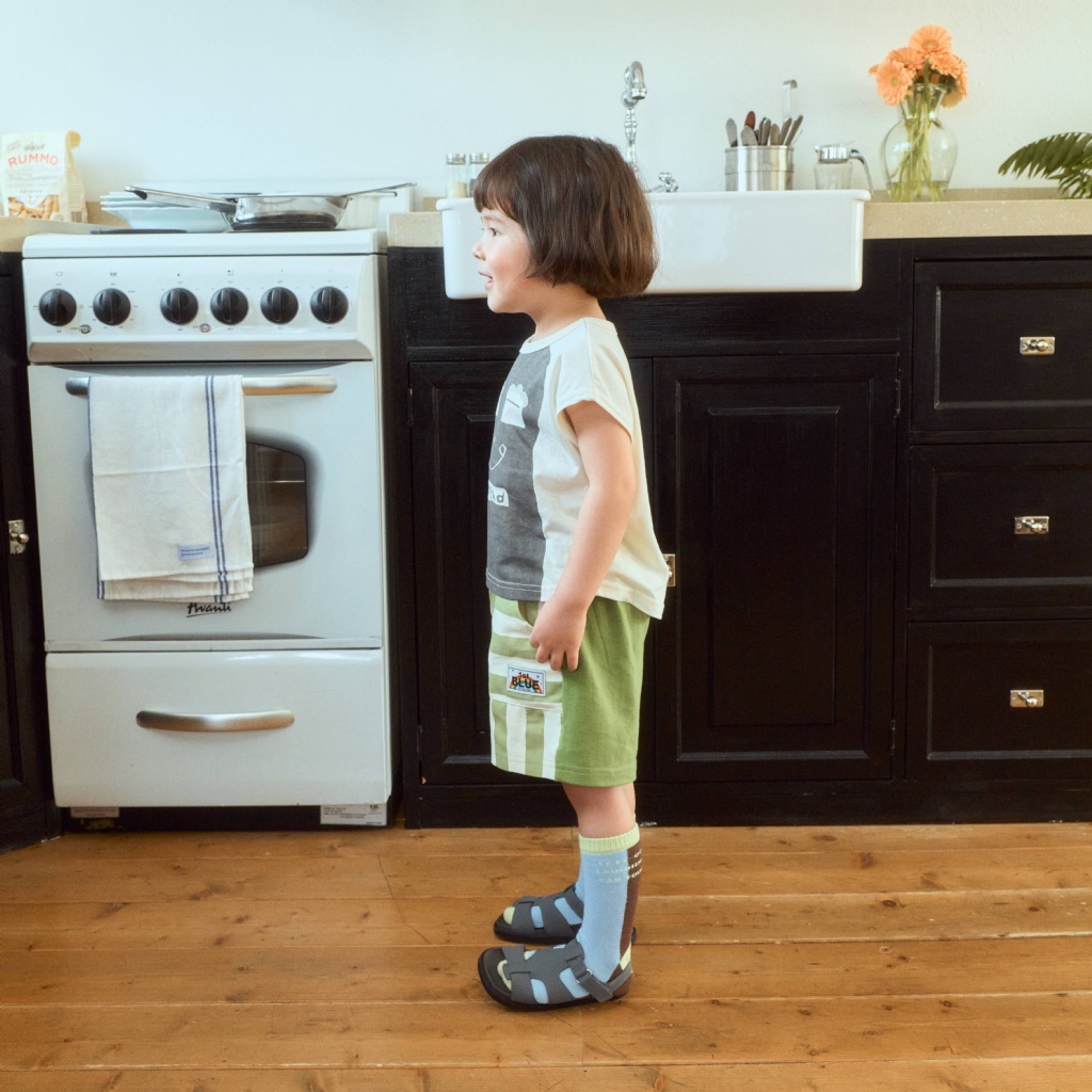 正韓夏 1stblue 橫直條彩虹小標短褲