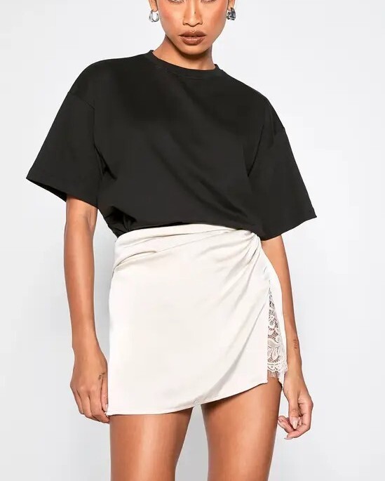 Prearl Oat珍珠燕麥色扭結開叉蕾絲Mini Skirt