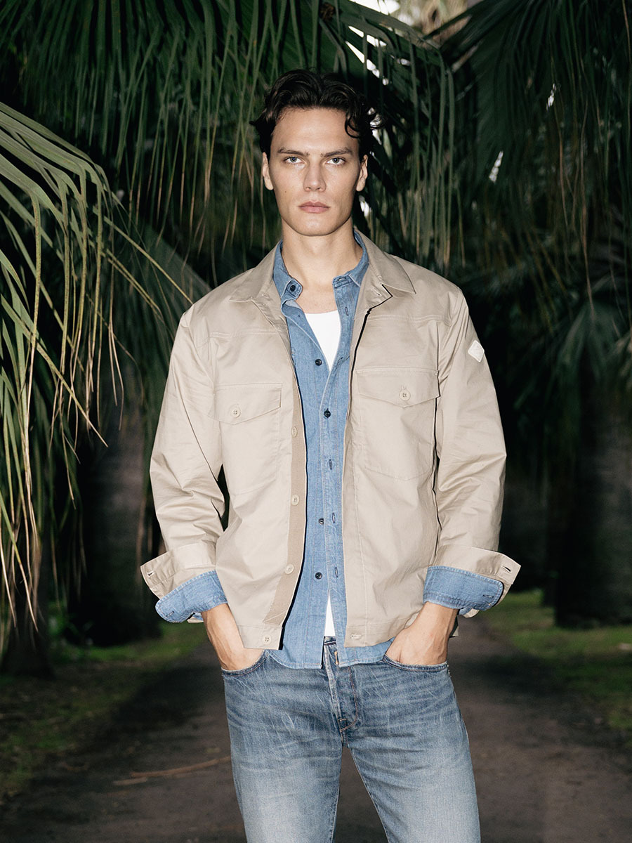 卡其色襯衫夾克