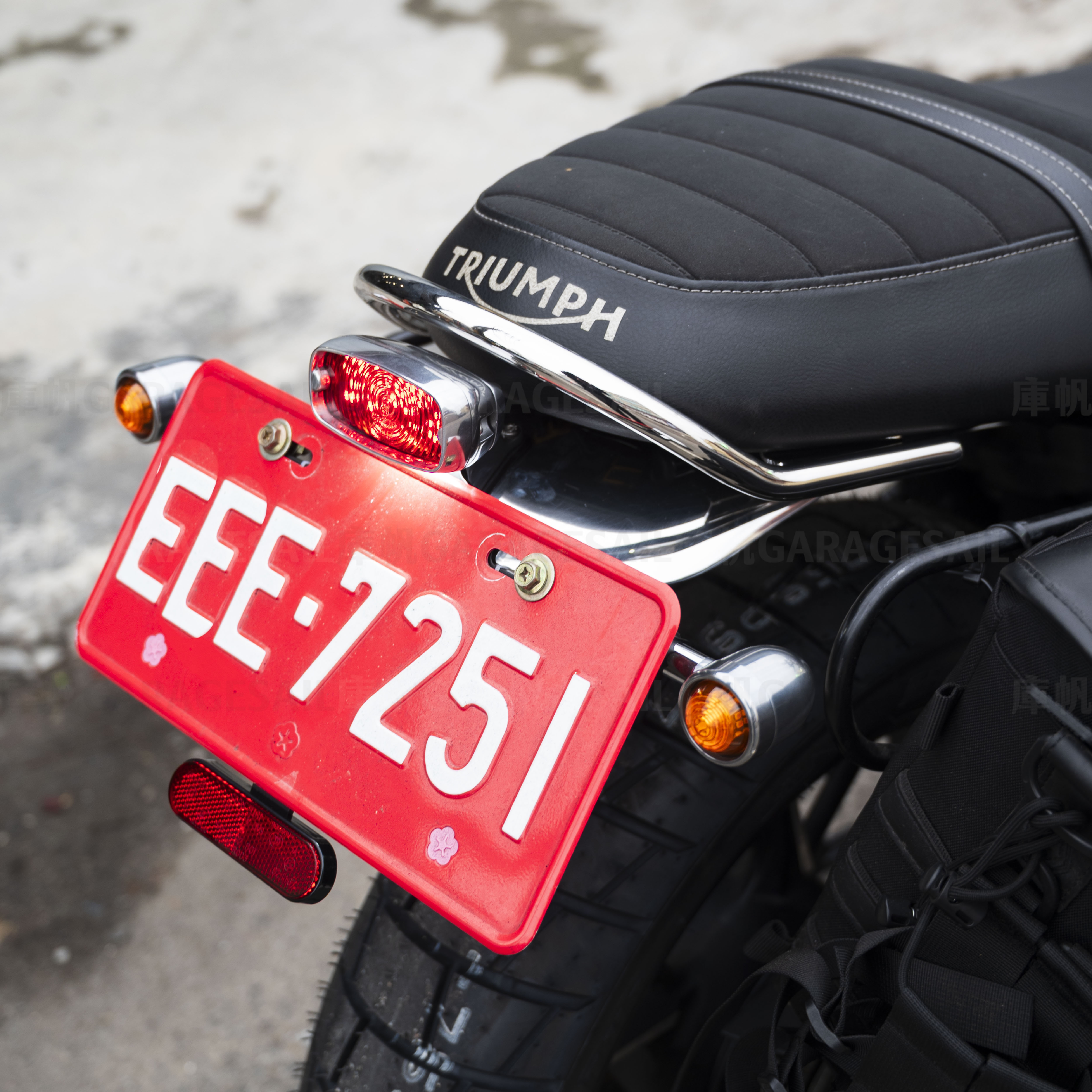 Motone 水冷凱旋專用 後扶手 - 拋光銀