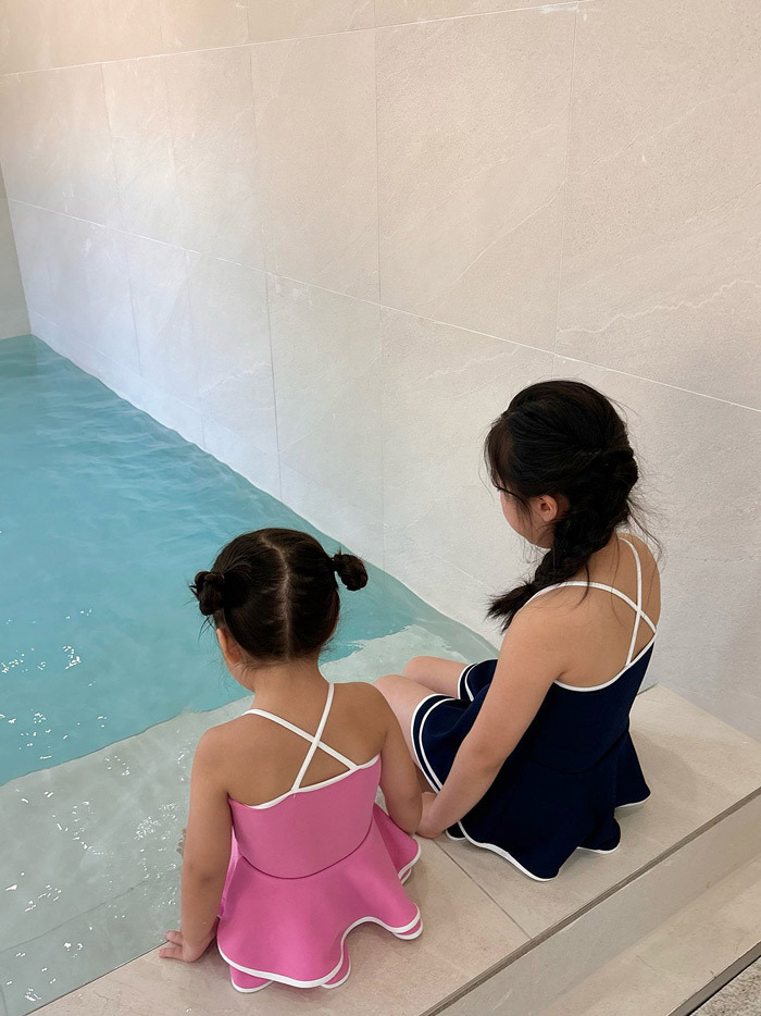 正韓夏log101 兩色米白滾邊連身泳衣