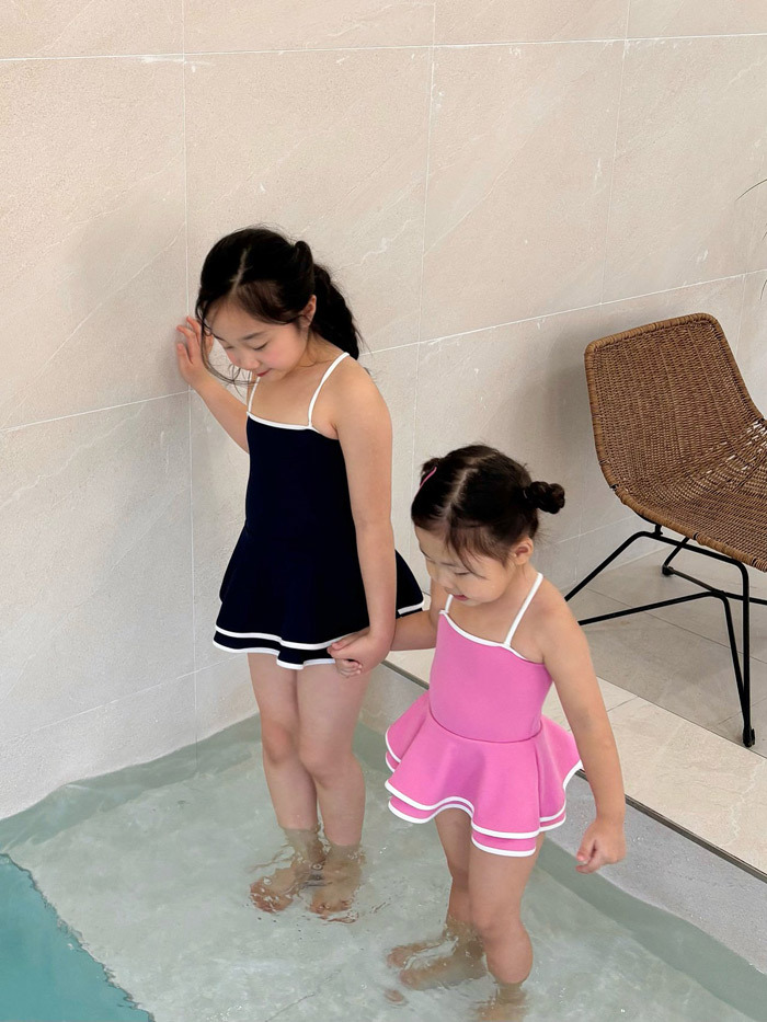 正韓夏log101 兩色米白滾邊連身泳衣