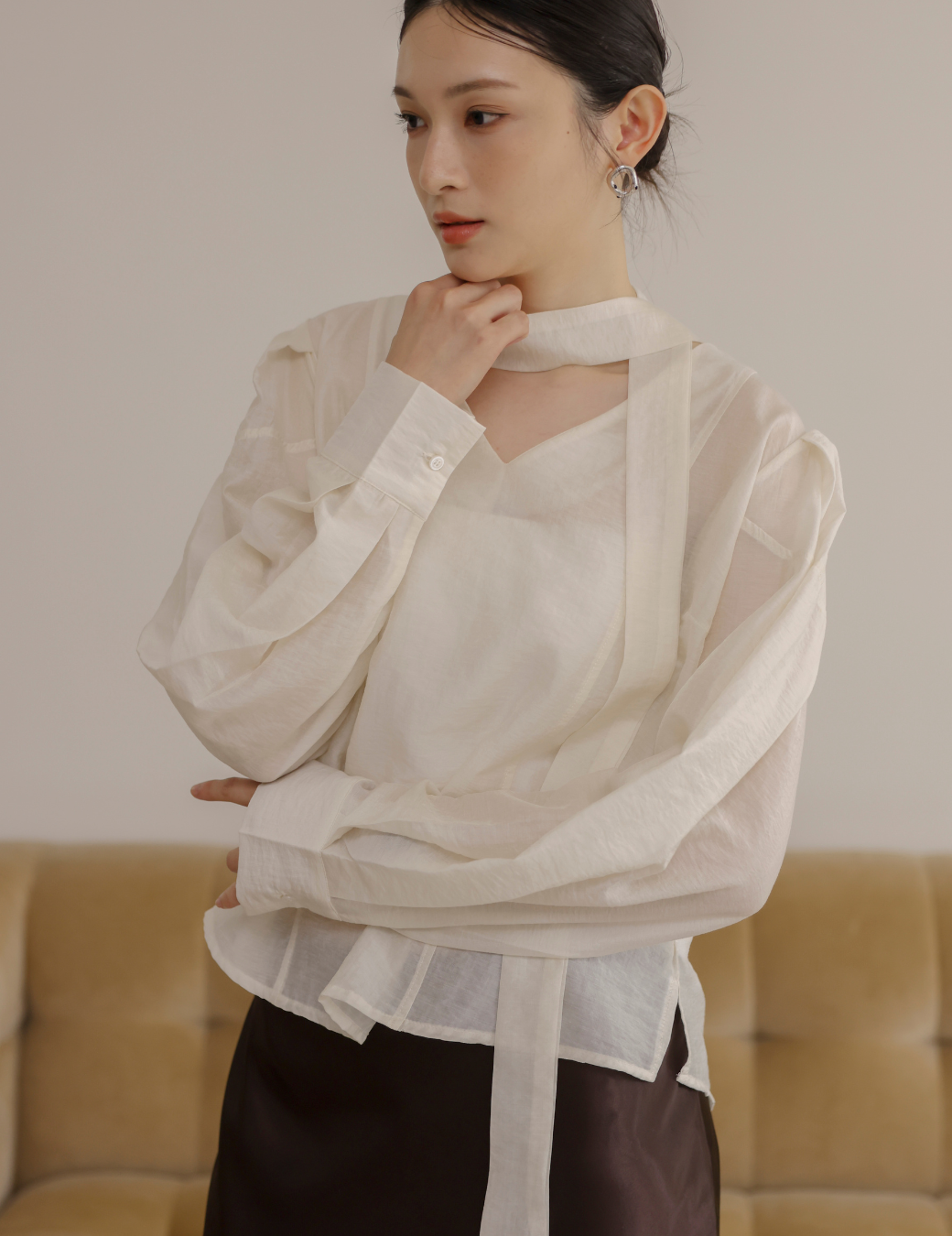 繞脖造型Ｖ領長袖上衣（3尺寸）