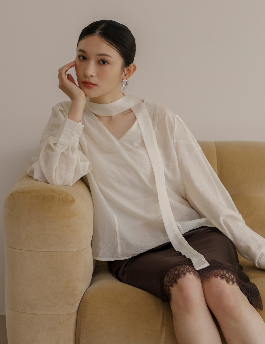 繞脖造型Ｖ領長袖上衣（3尺寸）