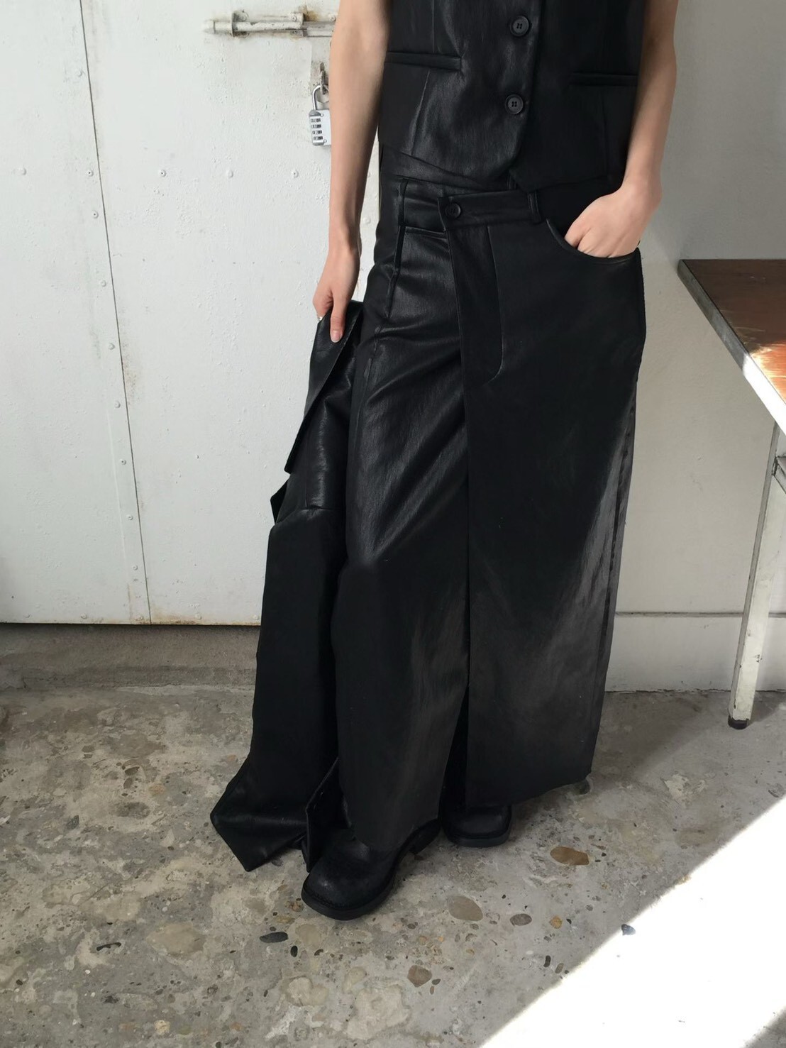 #AF69帥感錯釦皮長裙