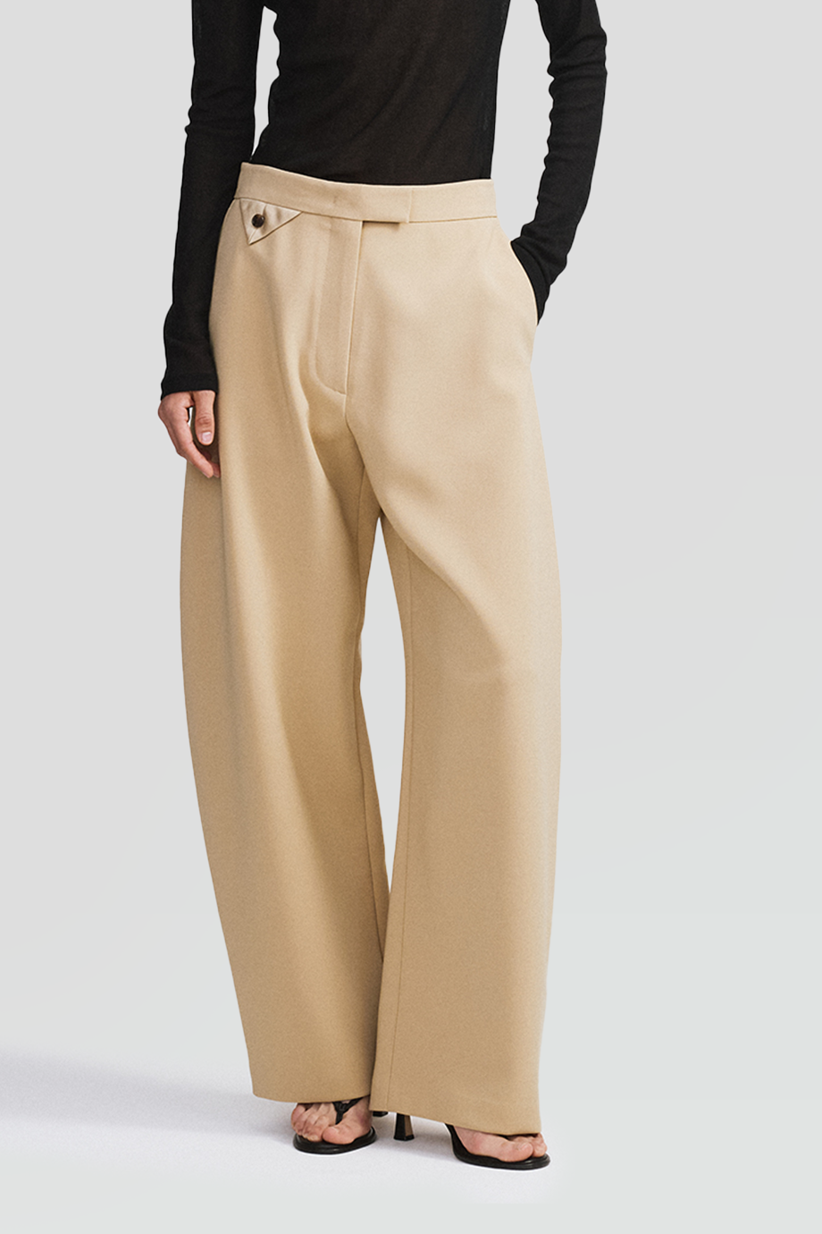 RECTO｜CURVED 弧形剪裁長褲