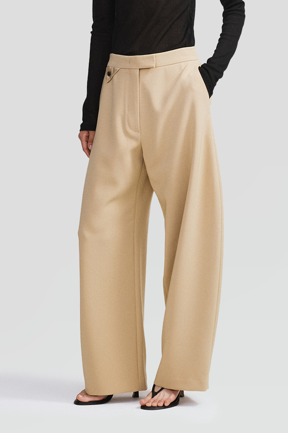 RECTO｜CURVED 弧形剪裁長褲