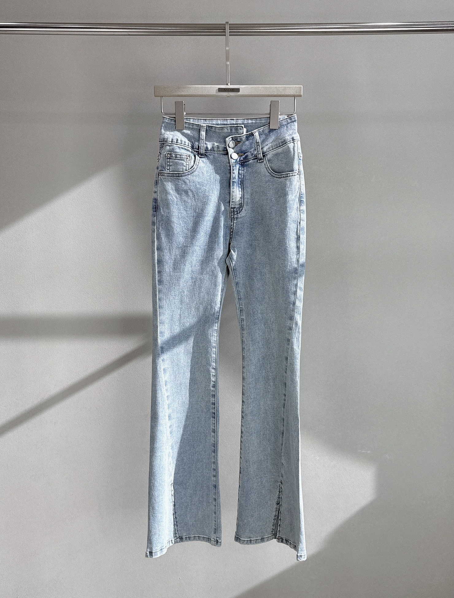 不規則雙釦開岔牛仔喇叭褲 1947