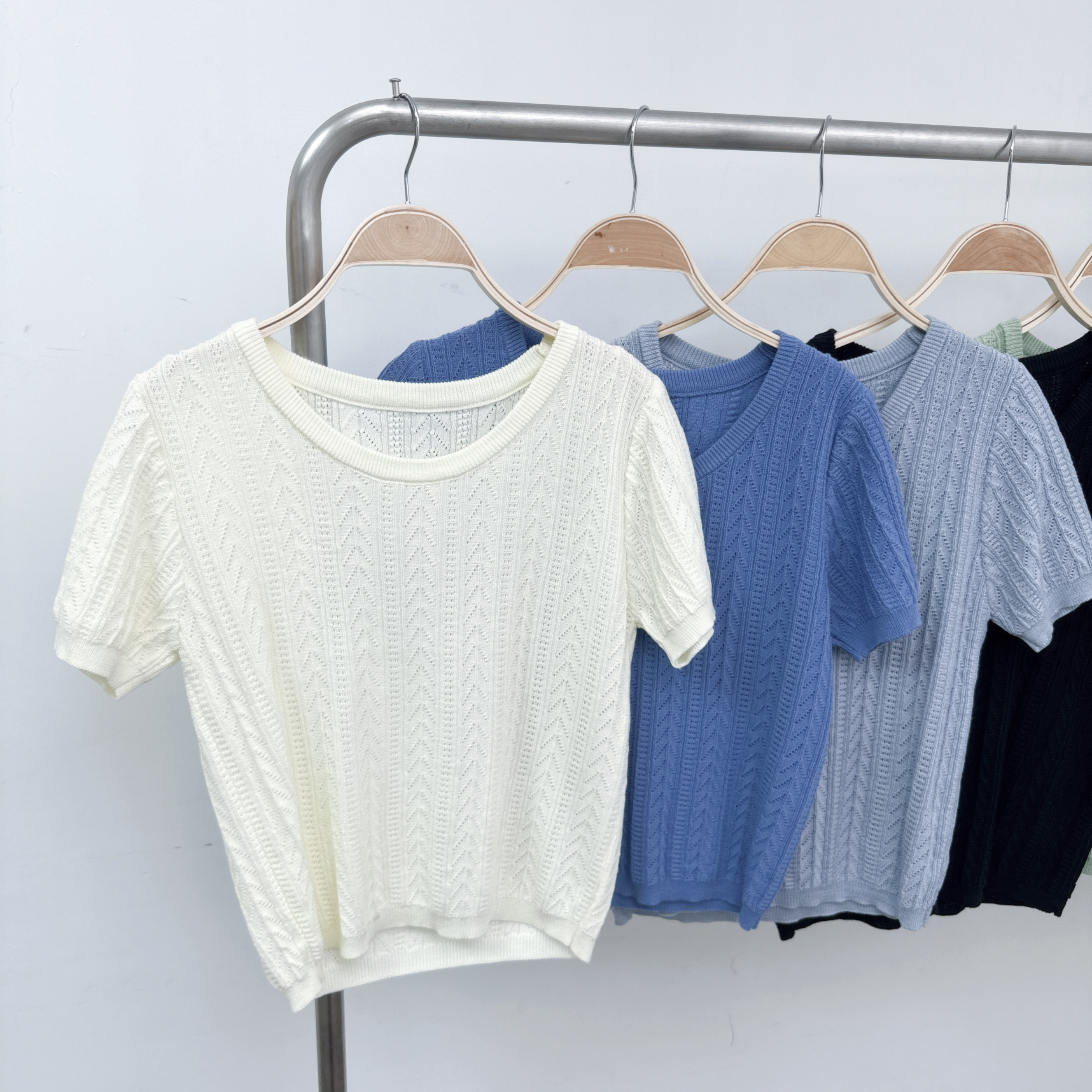 【預訂】箭咀通花直紋彈性針織短袖TOP (C1-C7)