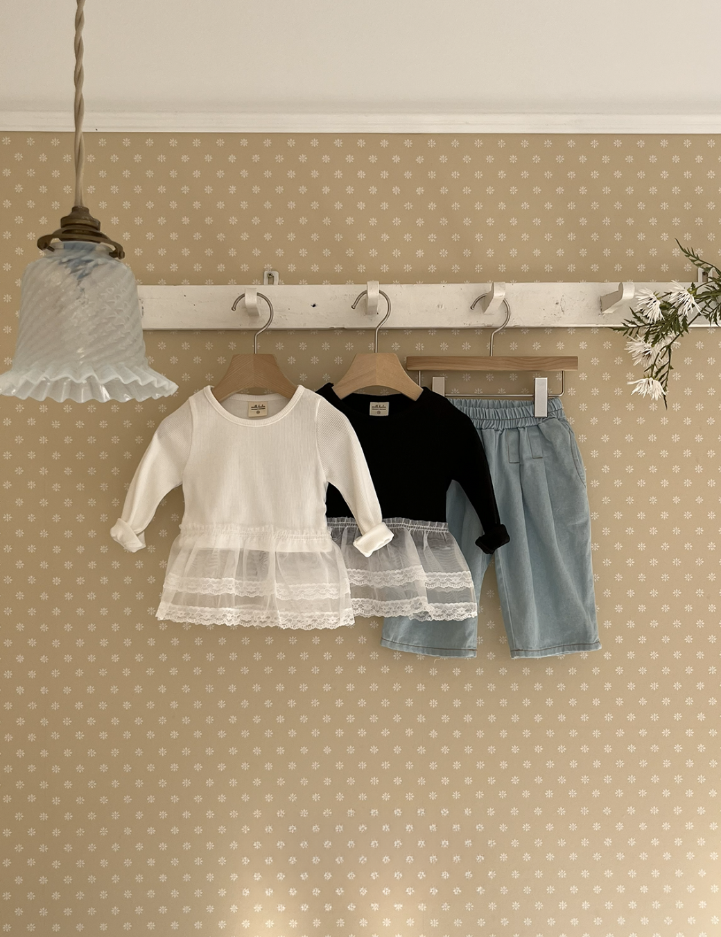 圓領蕾絲拼接上衣