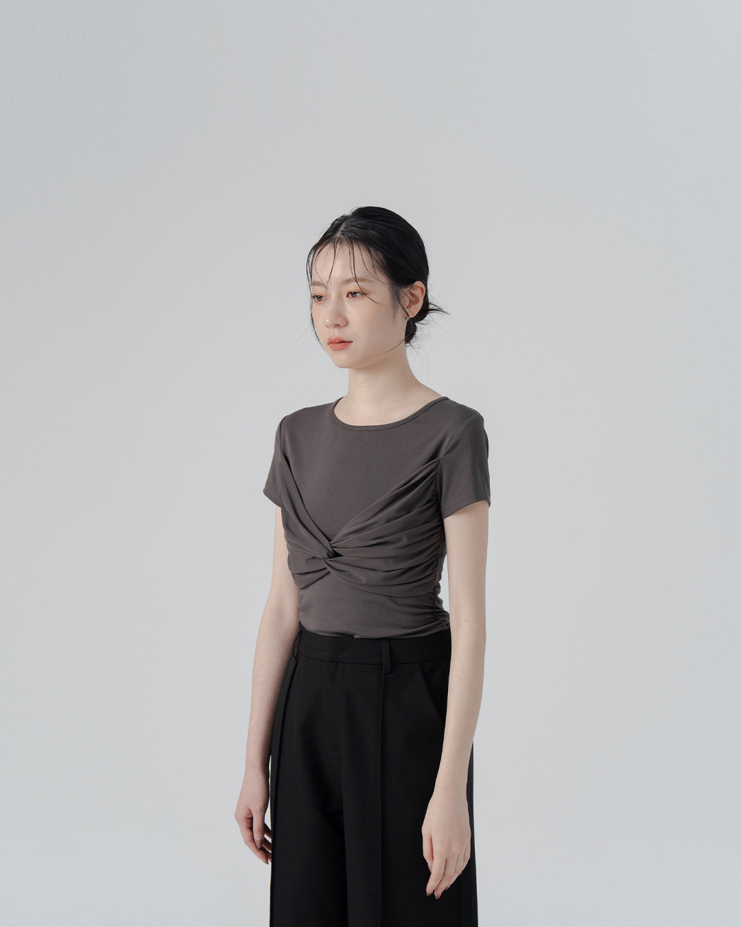 前扭结设计短袖合身上衣-深灰【01099667】现+预