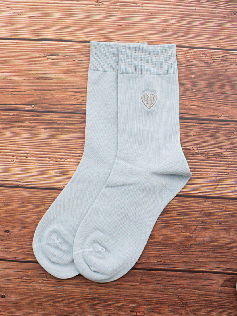 跳色愛心刺繡中筒襪