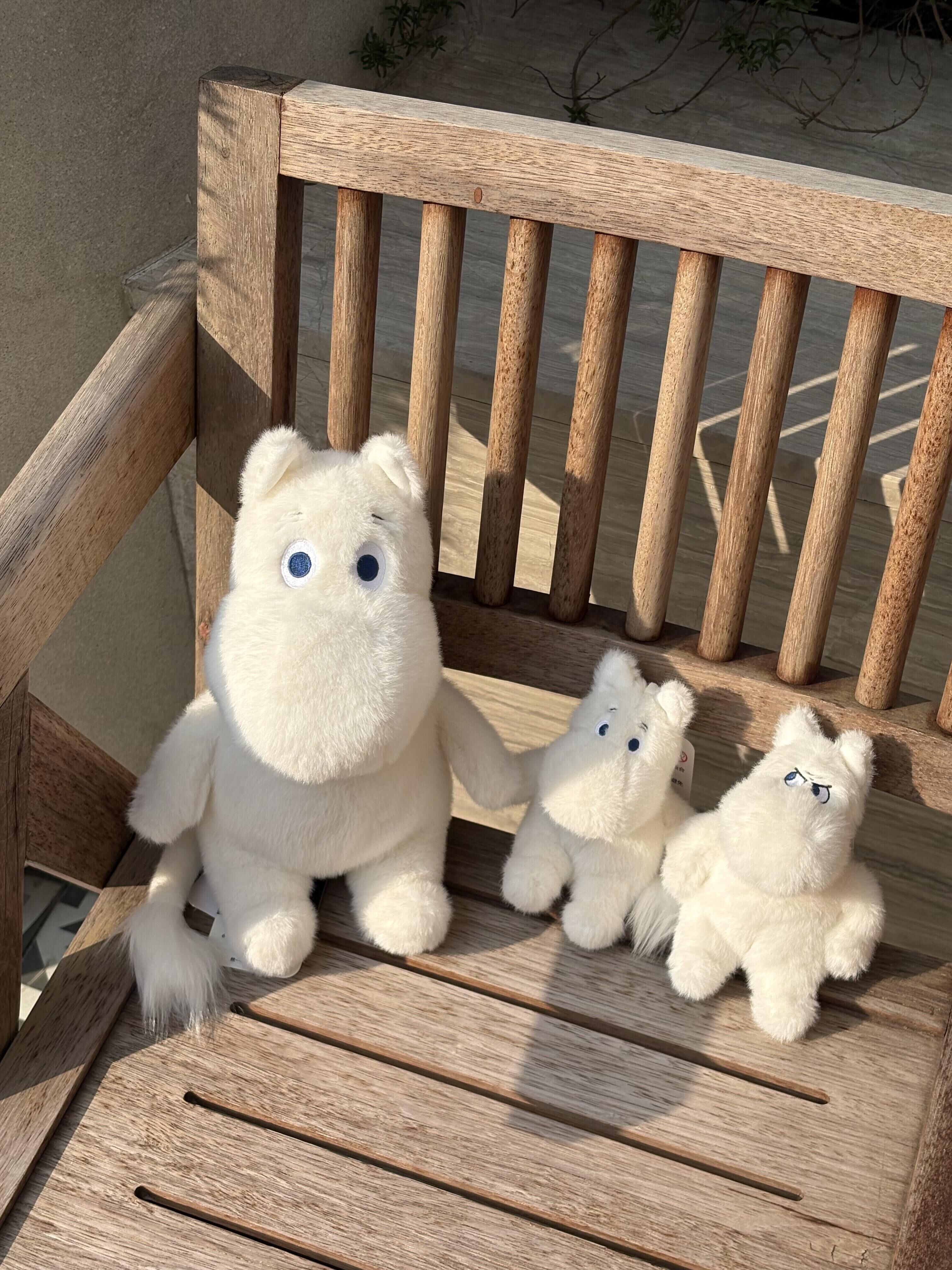 Moomins 嚕嚕米 姆明 正版授權 回憶經典系列 坐姿毛絨娃娃 吊飾 靠枕 柔軟 小精靈 (任買兩件7-11寄送免運)/預購