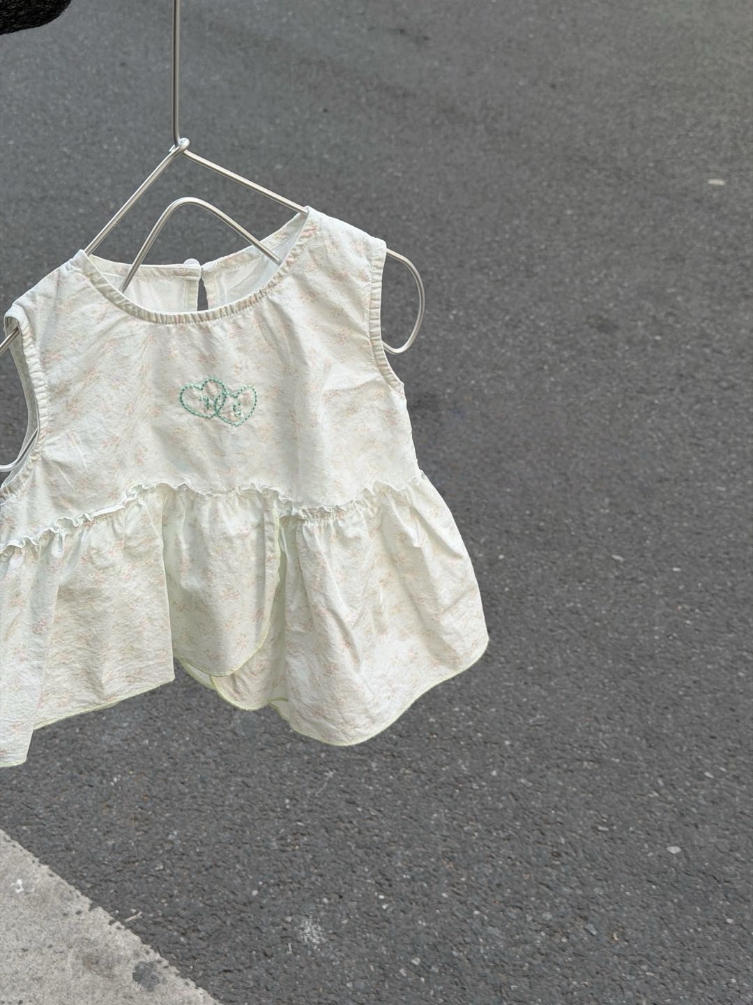 刺繡愛心無袖背心