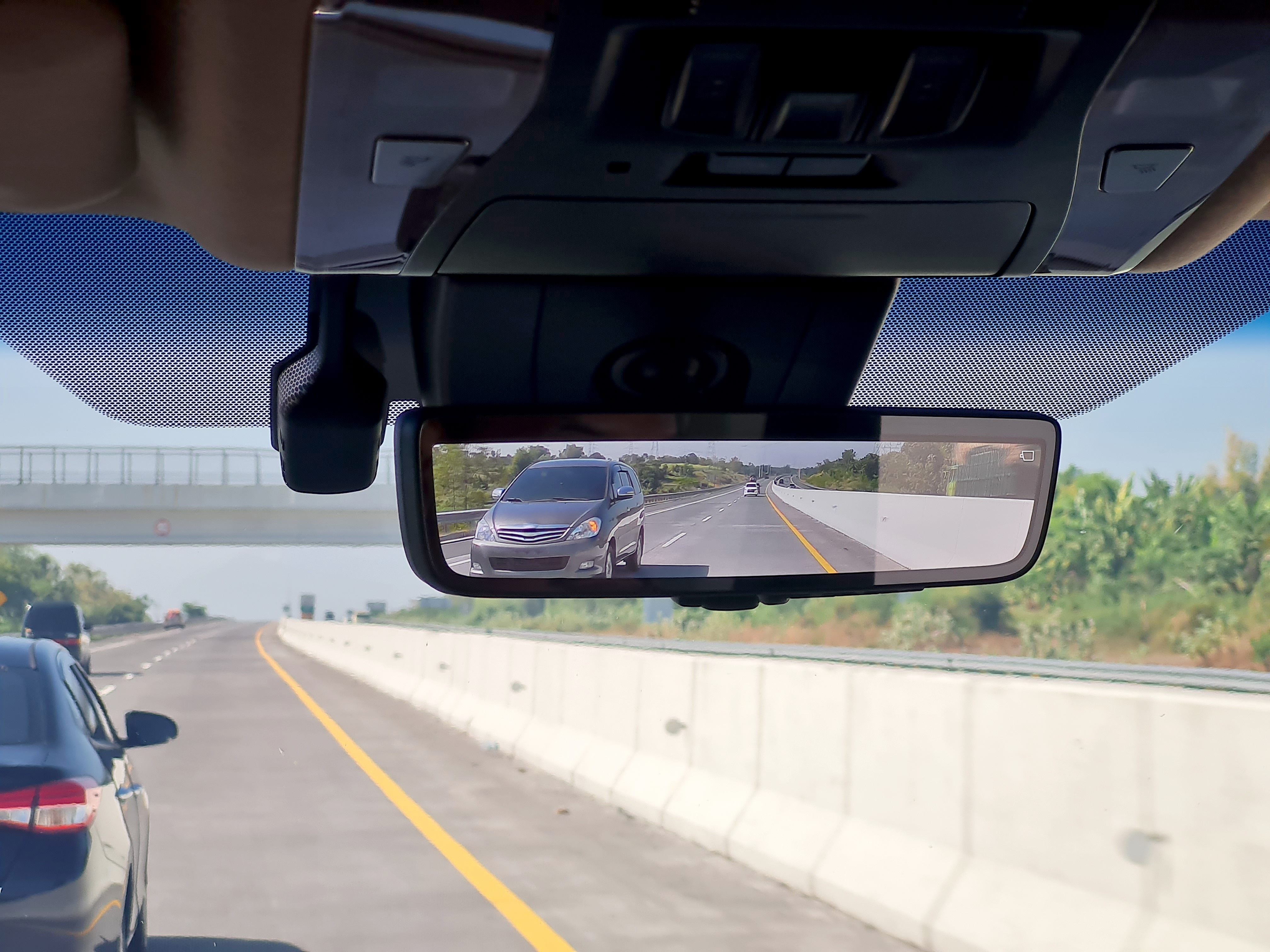 電子後視鏡犯法