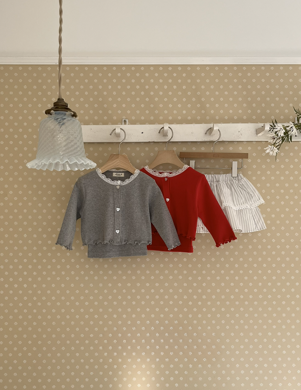 蕾絲領愛心扣捲邊套裝