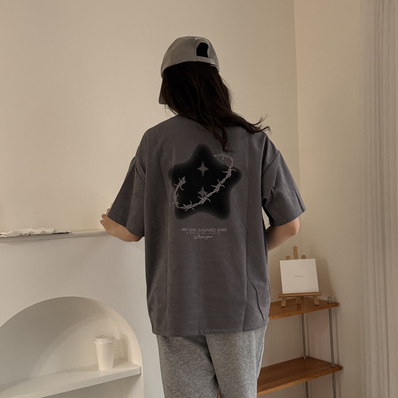 18957 背後星星刺繡字母短T  (C)