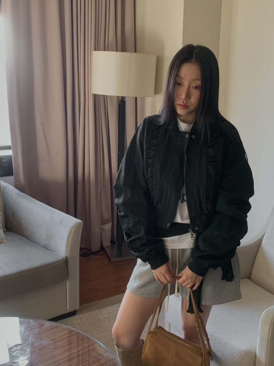 荷葉滾邊造型拉鍊短版飛行外套 / 2色