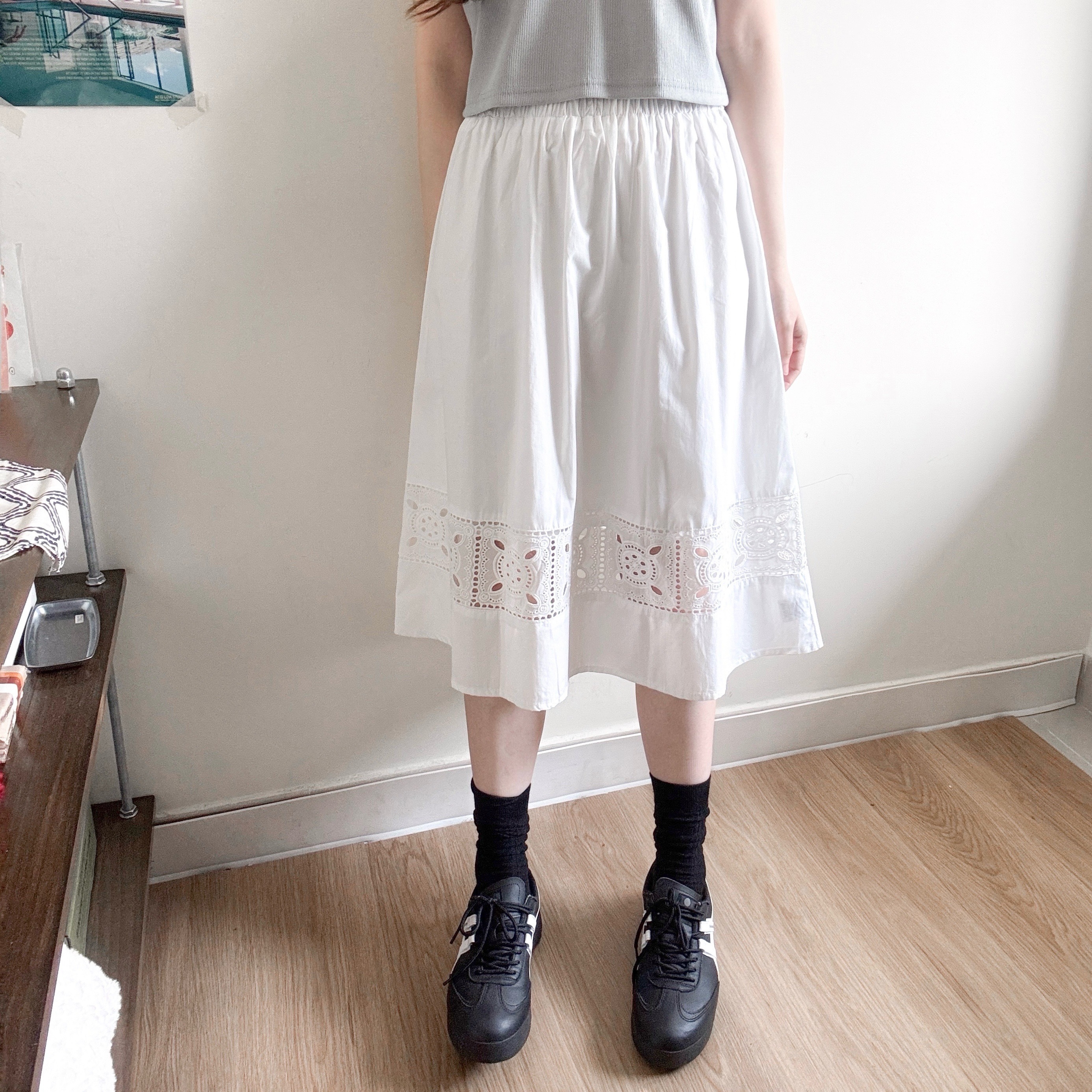 刺繡通花小白裙