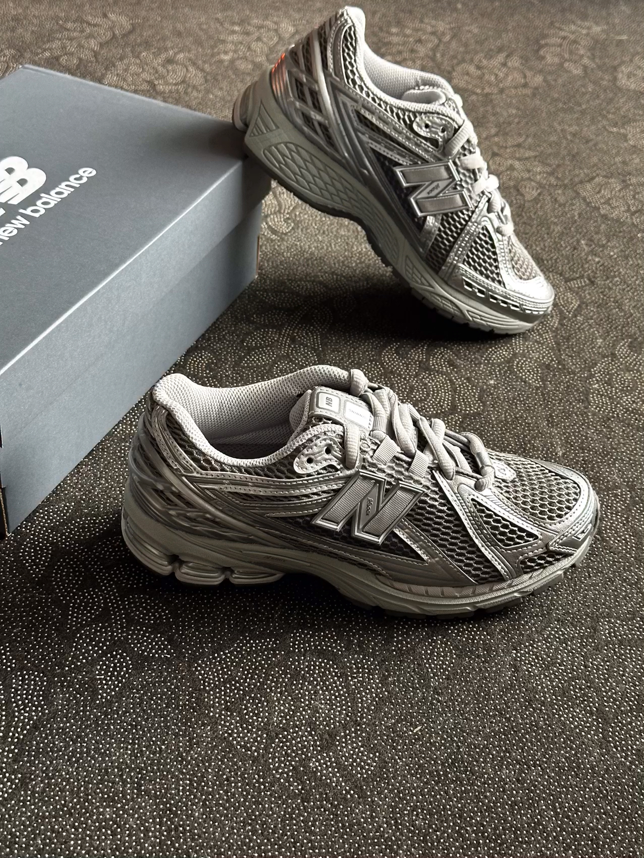 代購-New Balance1906 跑鞋 銀色 男女同款