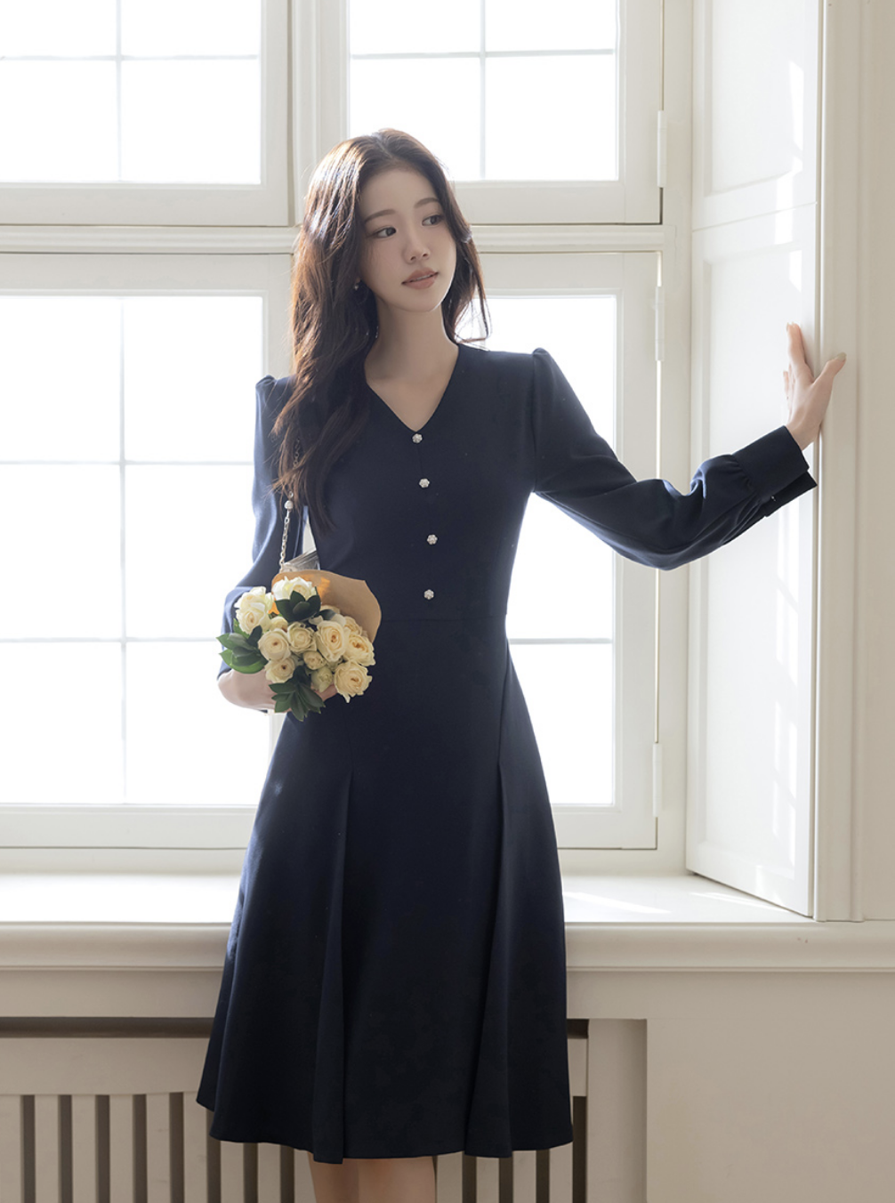 Olivia 優雅V領珍珠花釦洋裝  [ 2色 / Free]