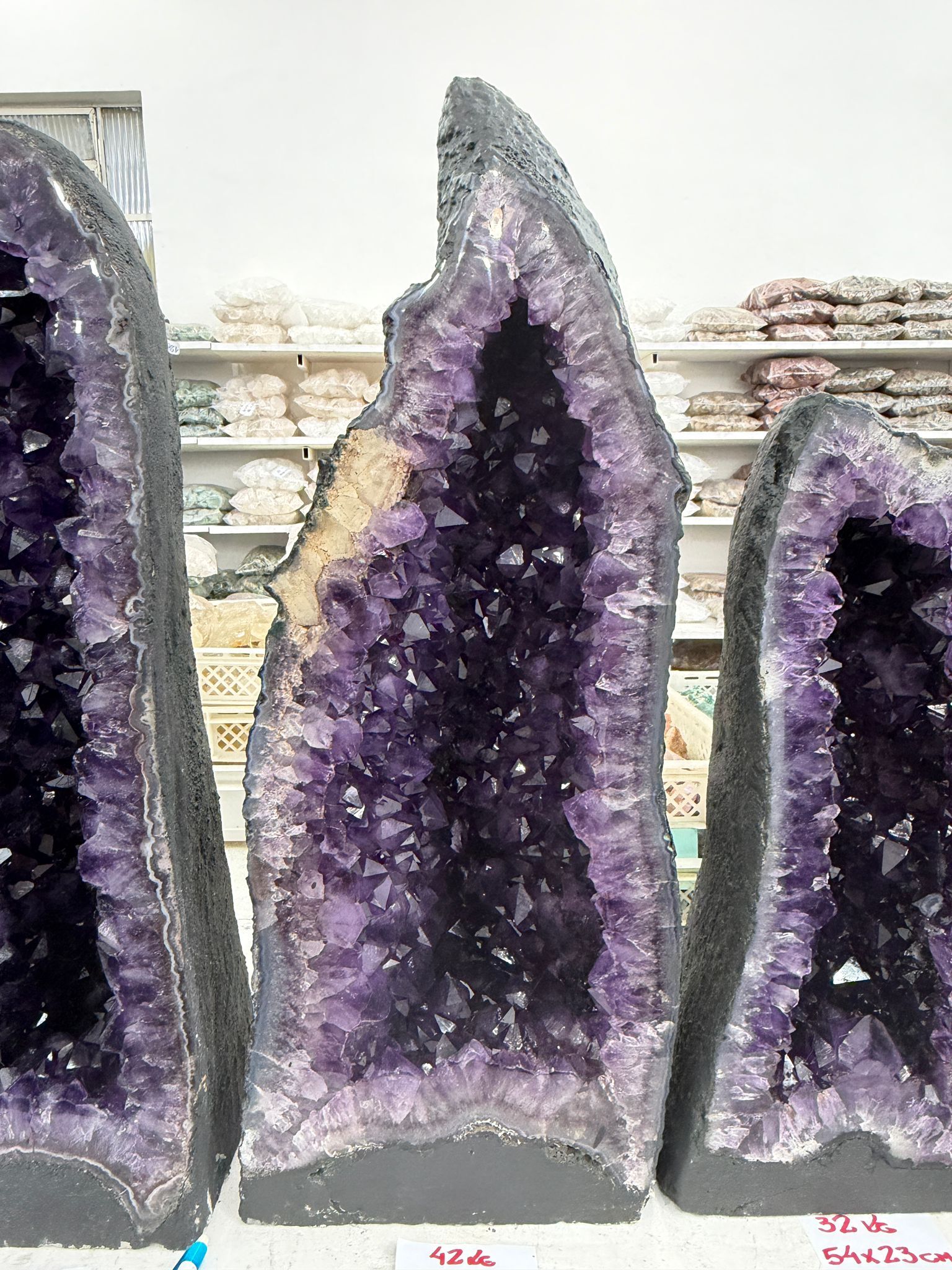 WH003 水晶洞 SS3 約 70 × 28 cm 約 42kg