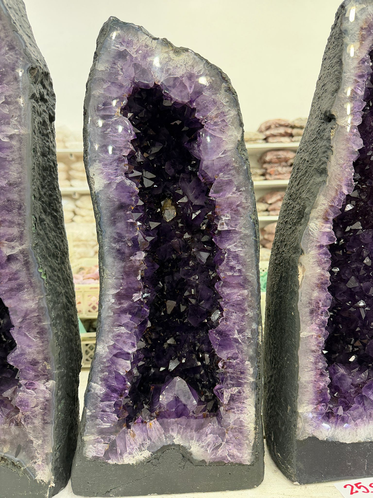 WH004 水晶洞 SS4 約 54 × 23 cm 約 32 kg