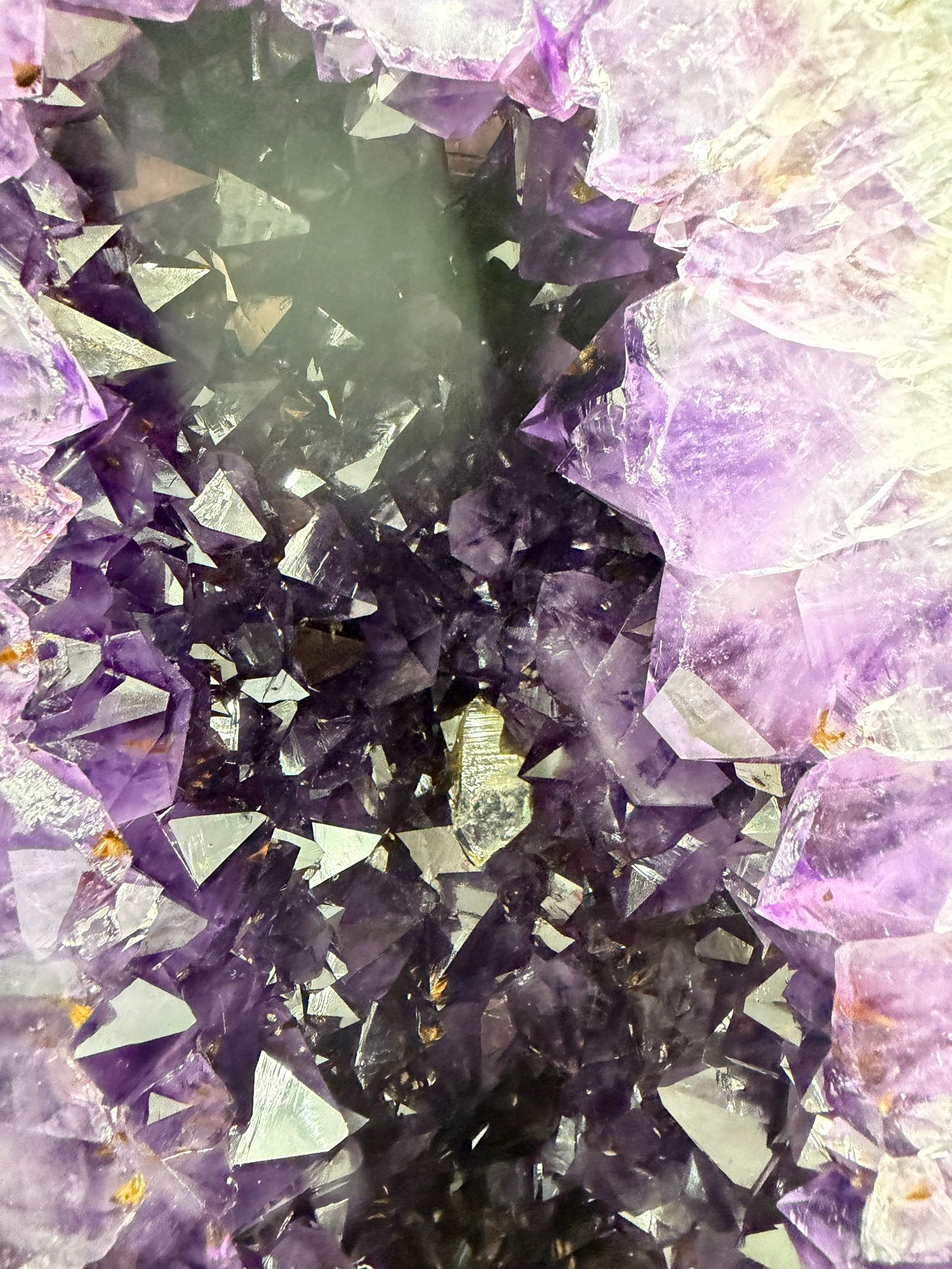 WH004 水晶洞 SS4 約 54 × 23 cm 約 32 kg