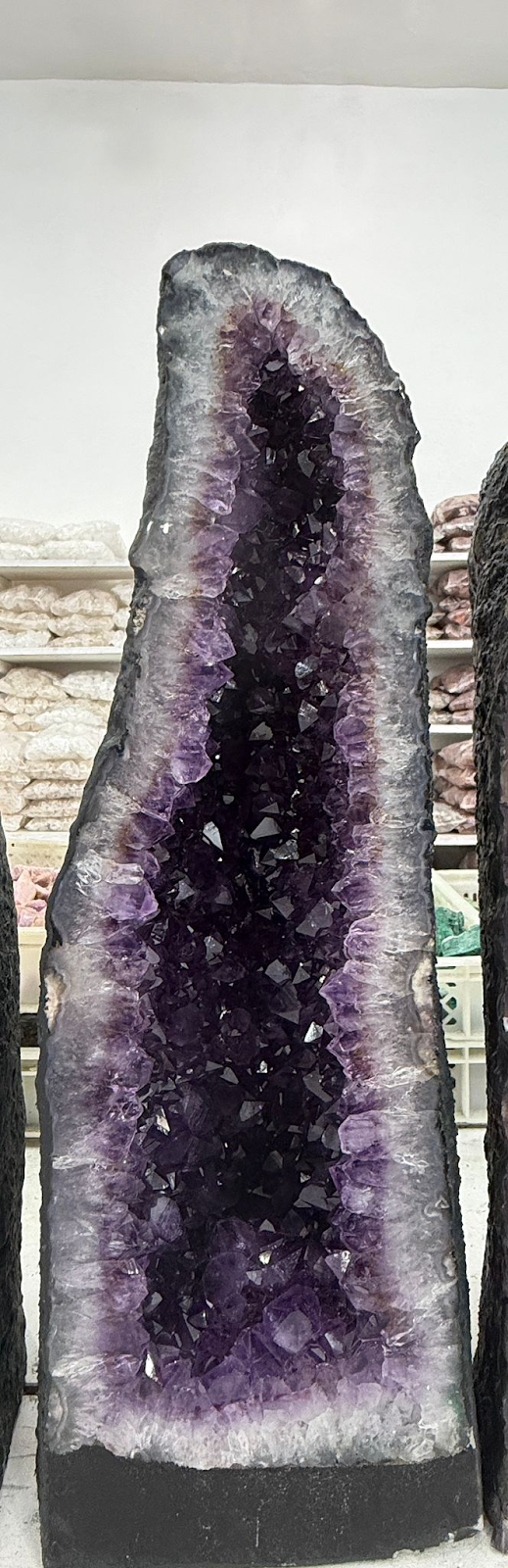 WH005 水晶洞 SS5 約 57 × 20 cm 約 25.9 kg