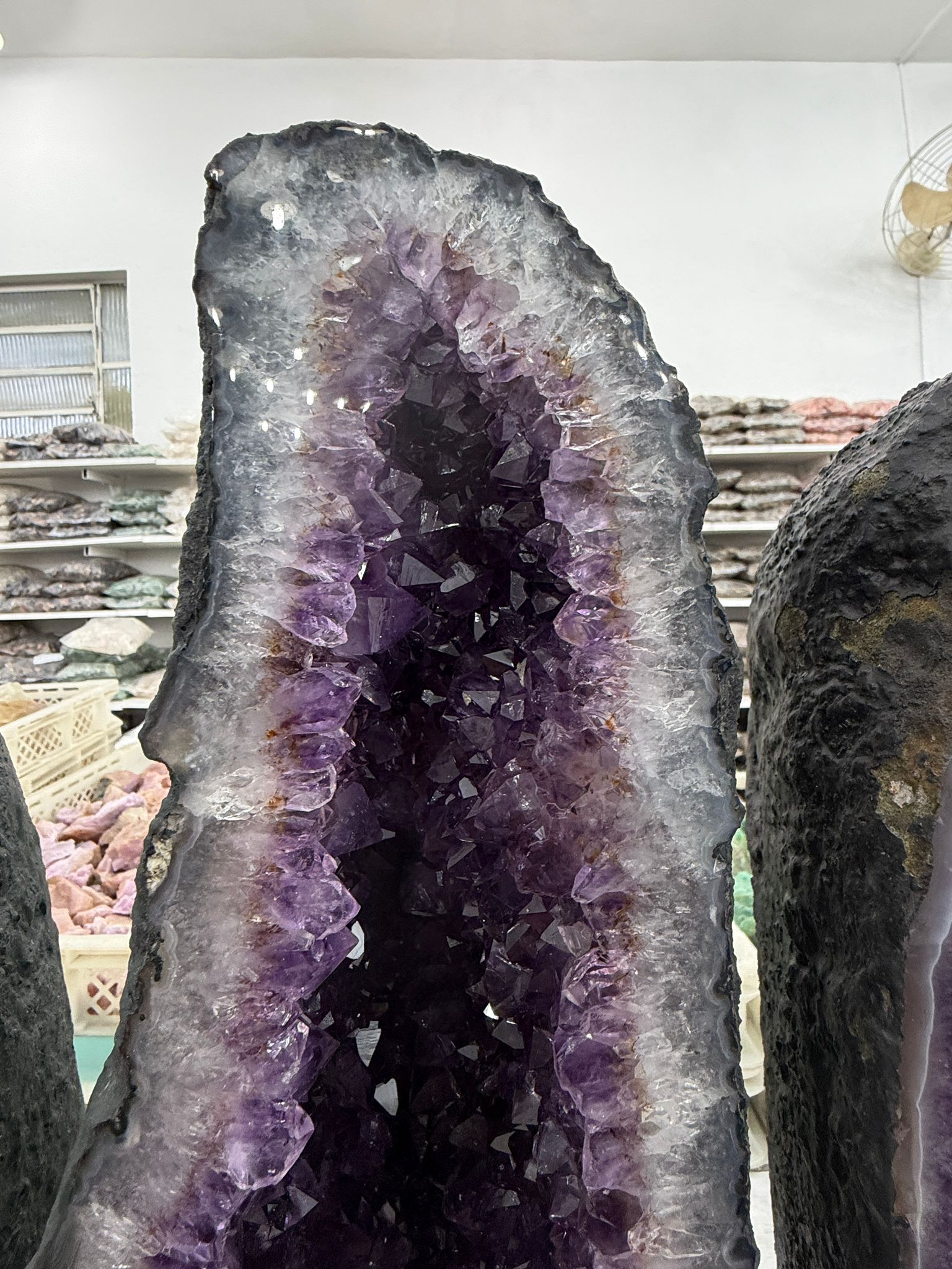 WH005 水晶洞 SS5 約 57 × 20 cm 約 25.9 kg