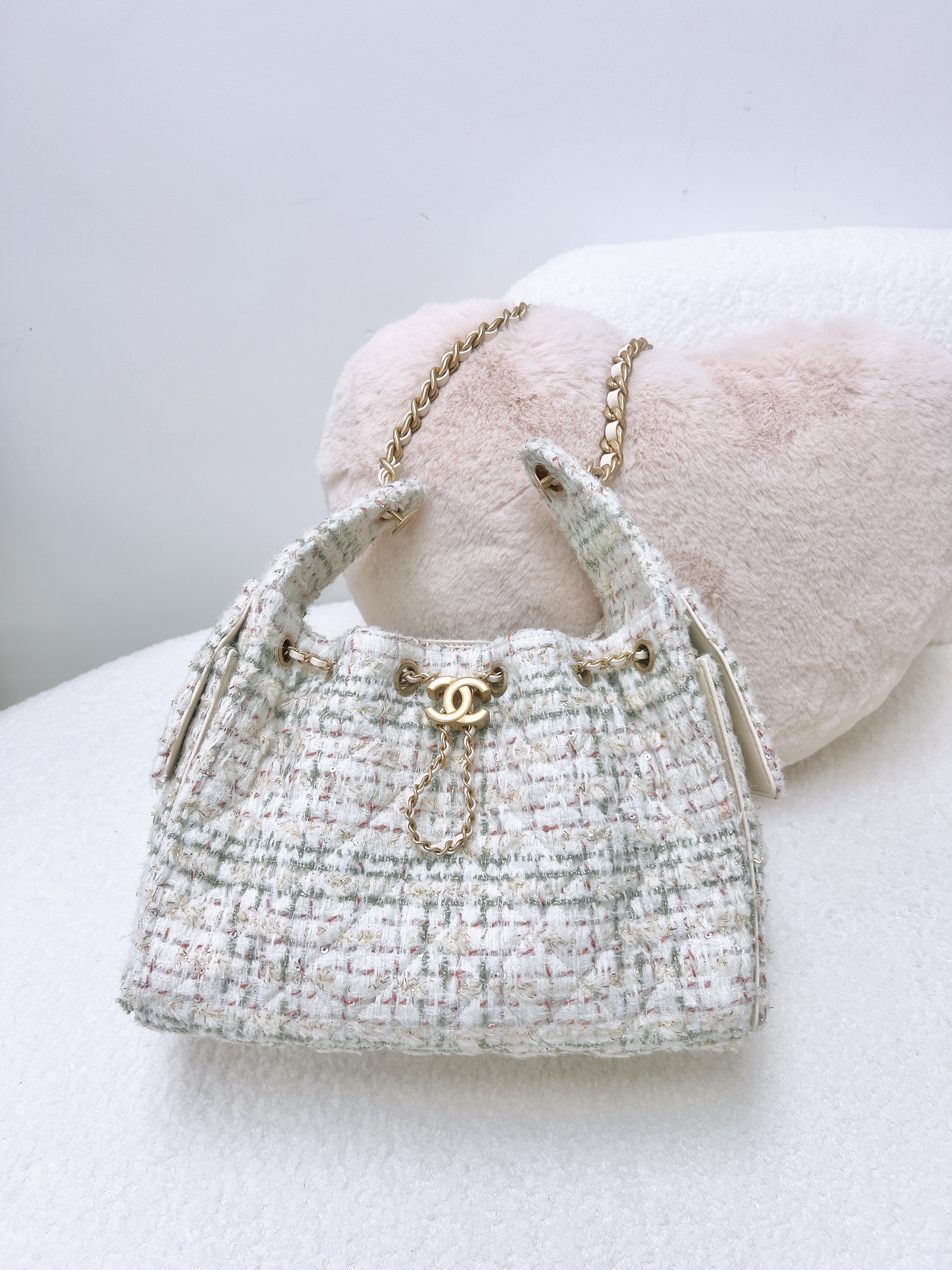 *Unused* Chanel 25 mini (white tweed GHW)