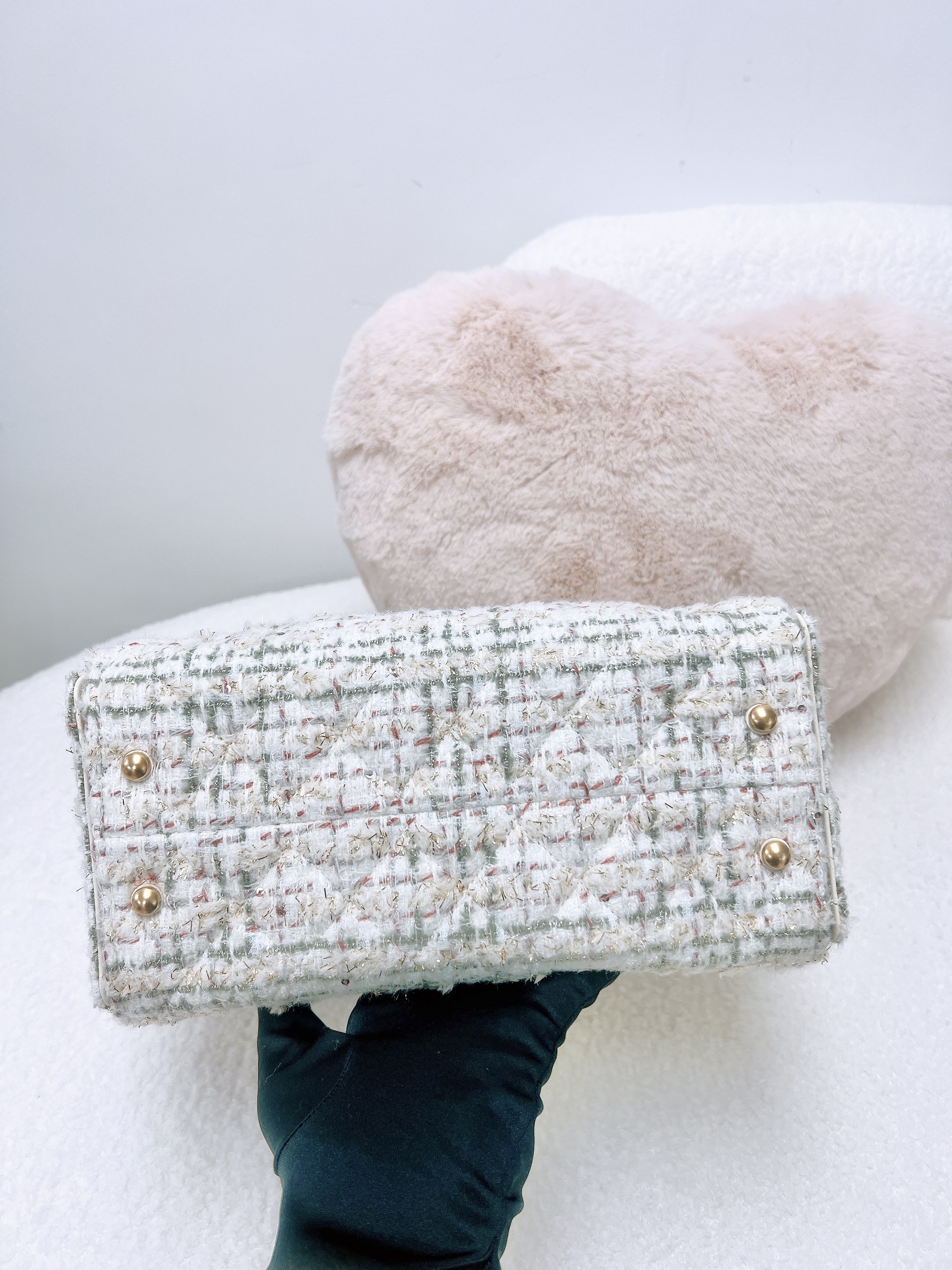 *Unused* Chanel 25 mini (white tweed GHW)