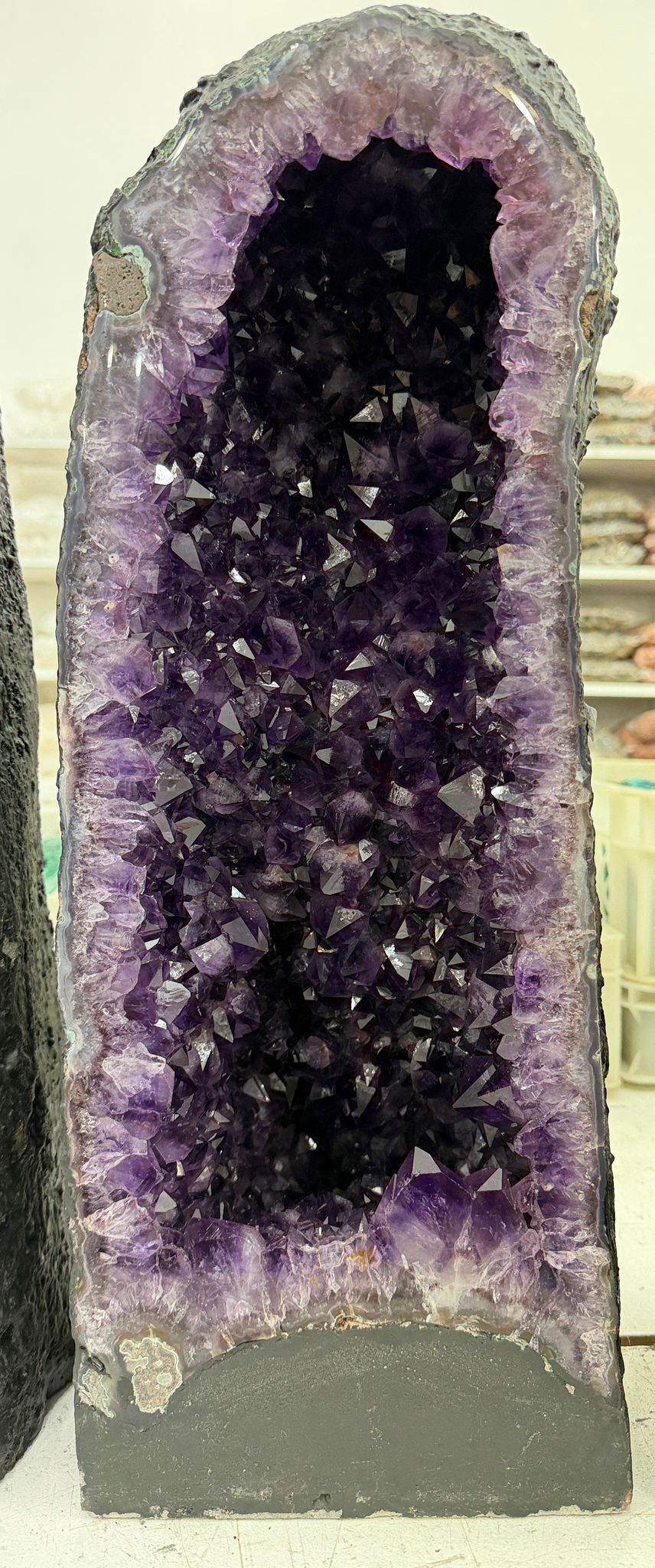 WH007 水晶洞 SS7 約 54 × 22 cm 約 28.7 kg