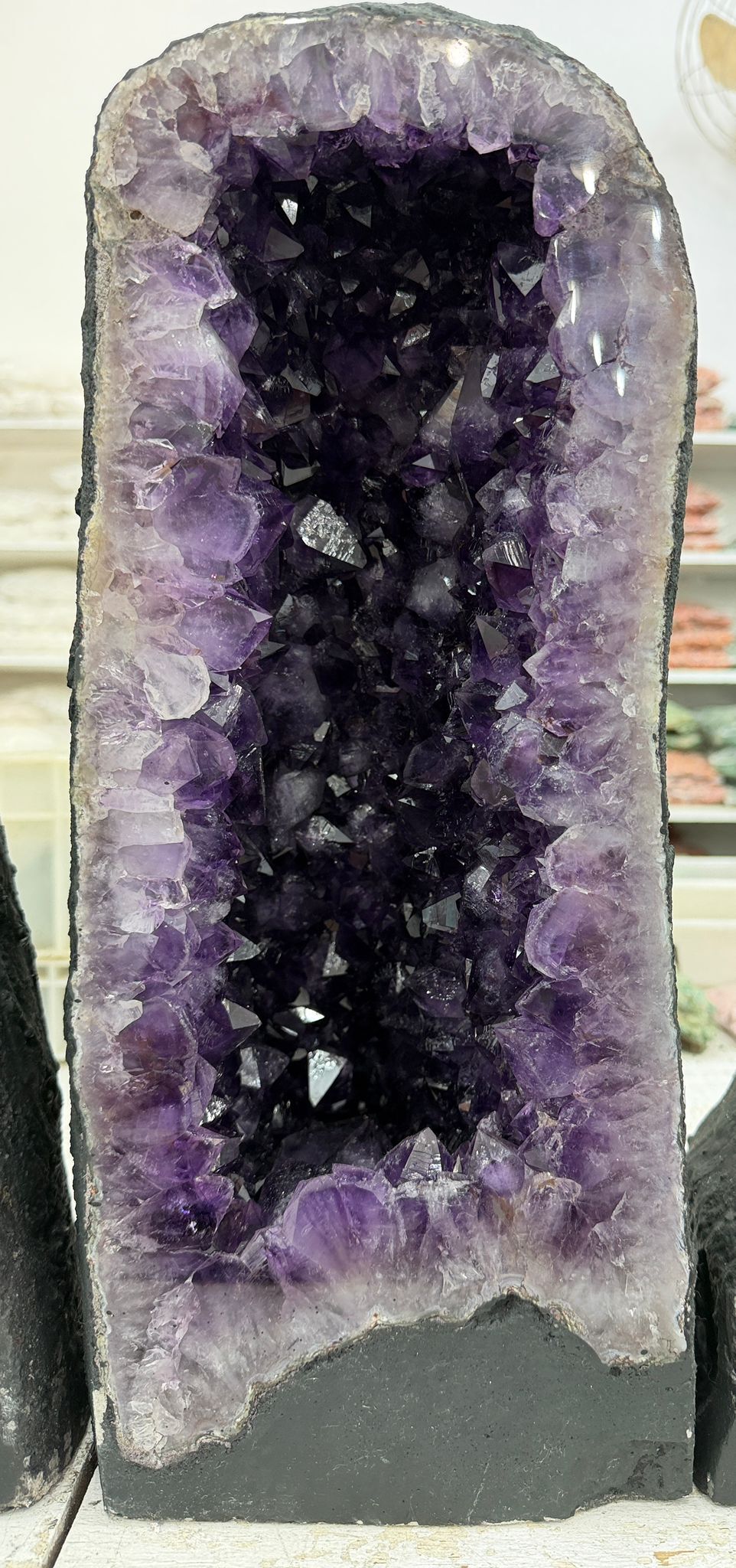 WH009 水晶洞 SS9 約 46 × 19 cm 約 20.3 kg