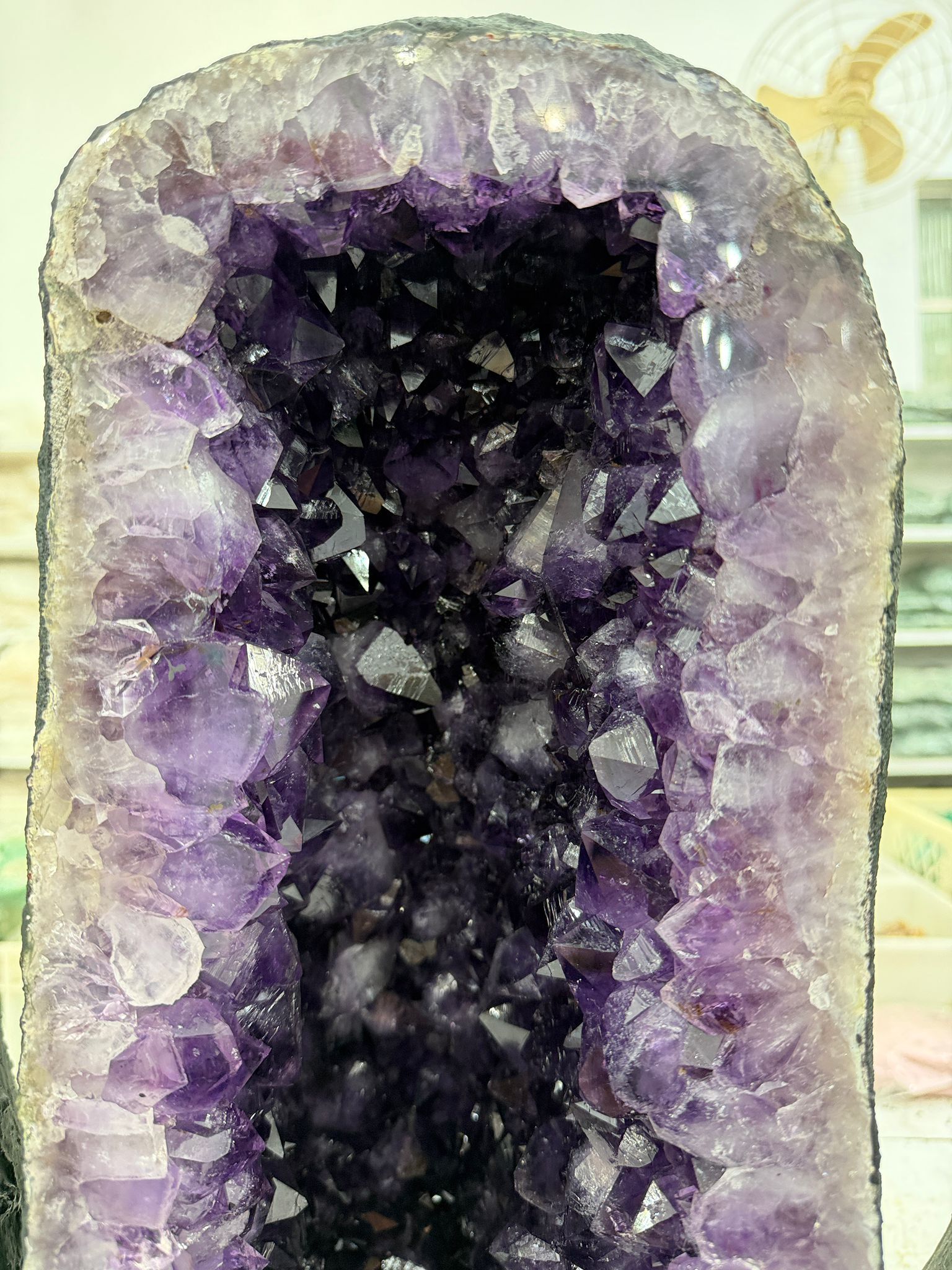 WH009 水晶洞 SS9 約 46 × 19 cm 約 20.3 kg