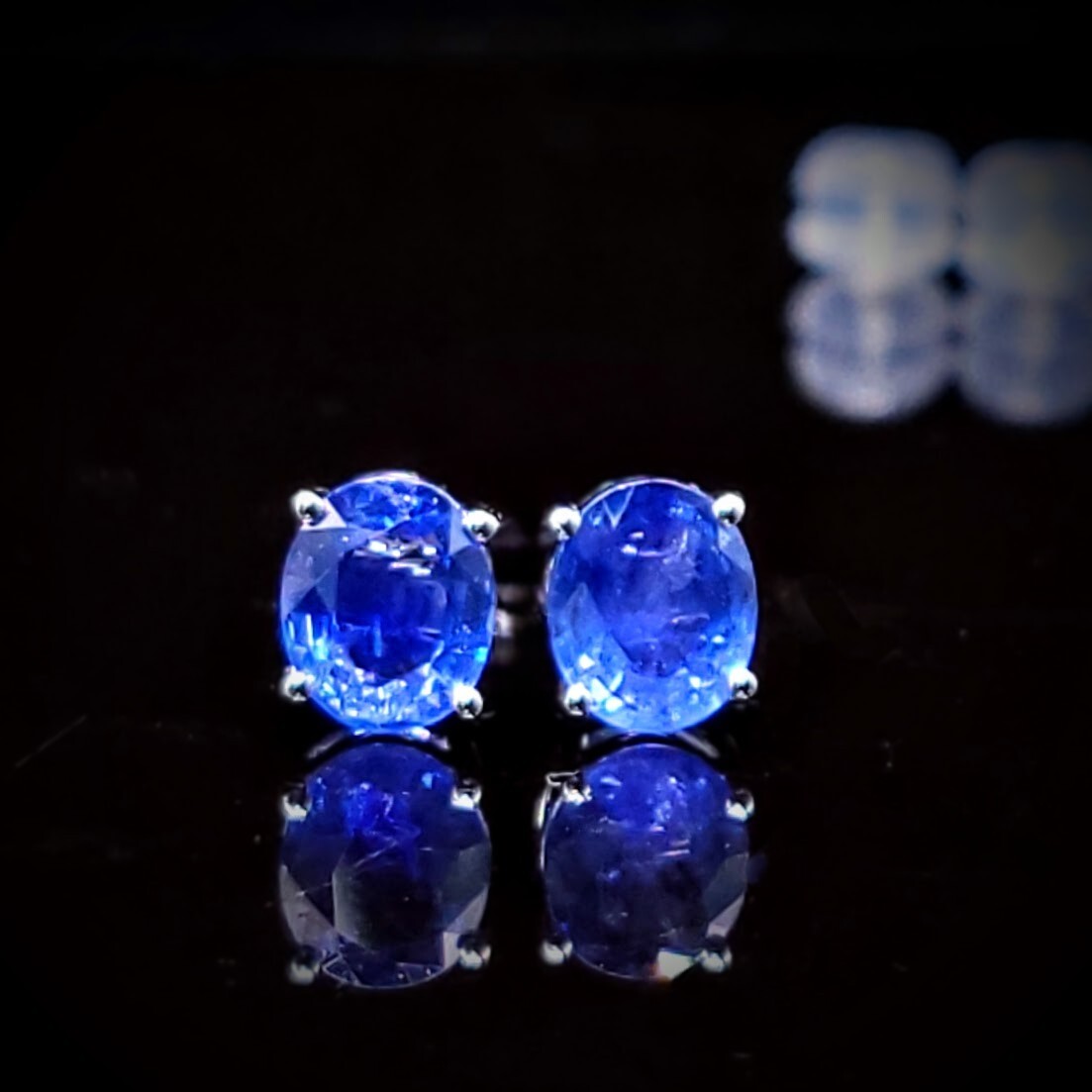 全新18K白金【主石1卡68份藍寶石】耳環