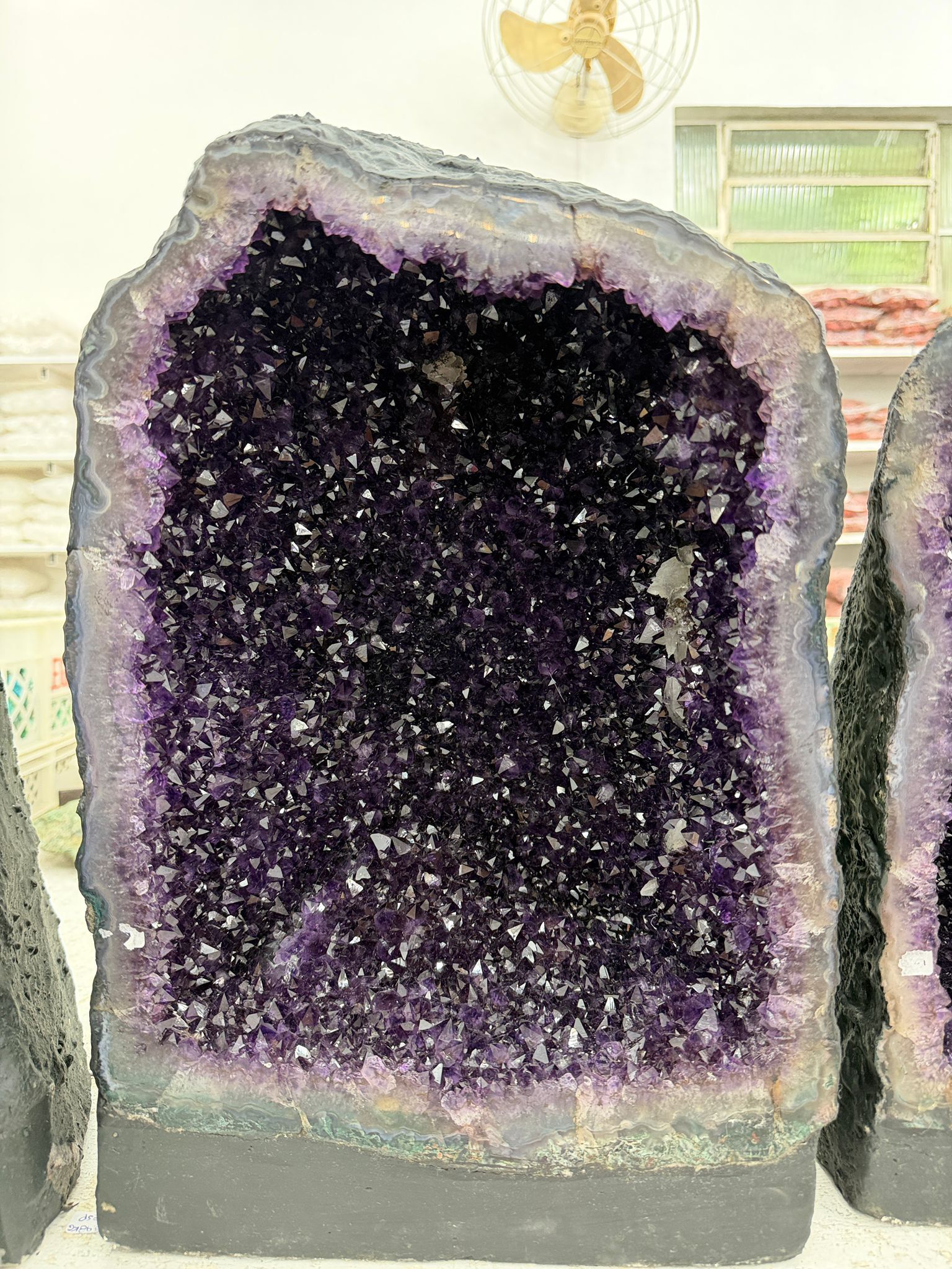 WH011 水晶洞 SS11 約 43 × 28 cm 約 34.9 kg