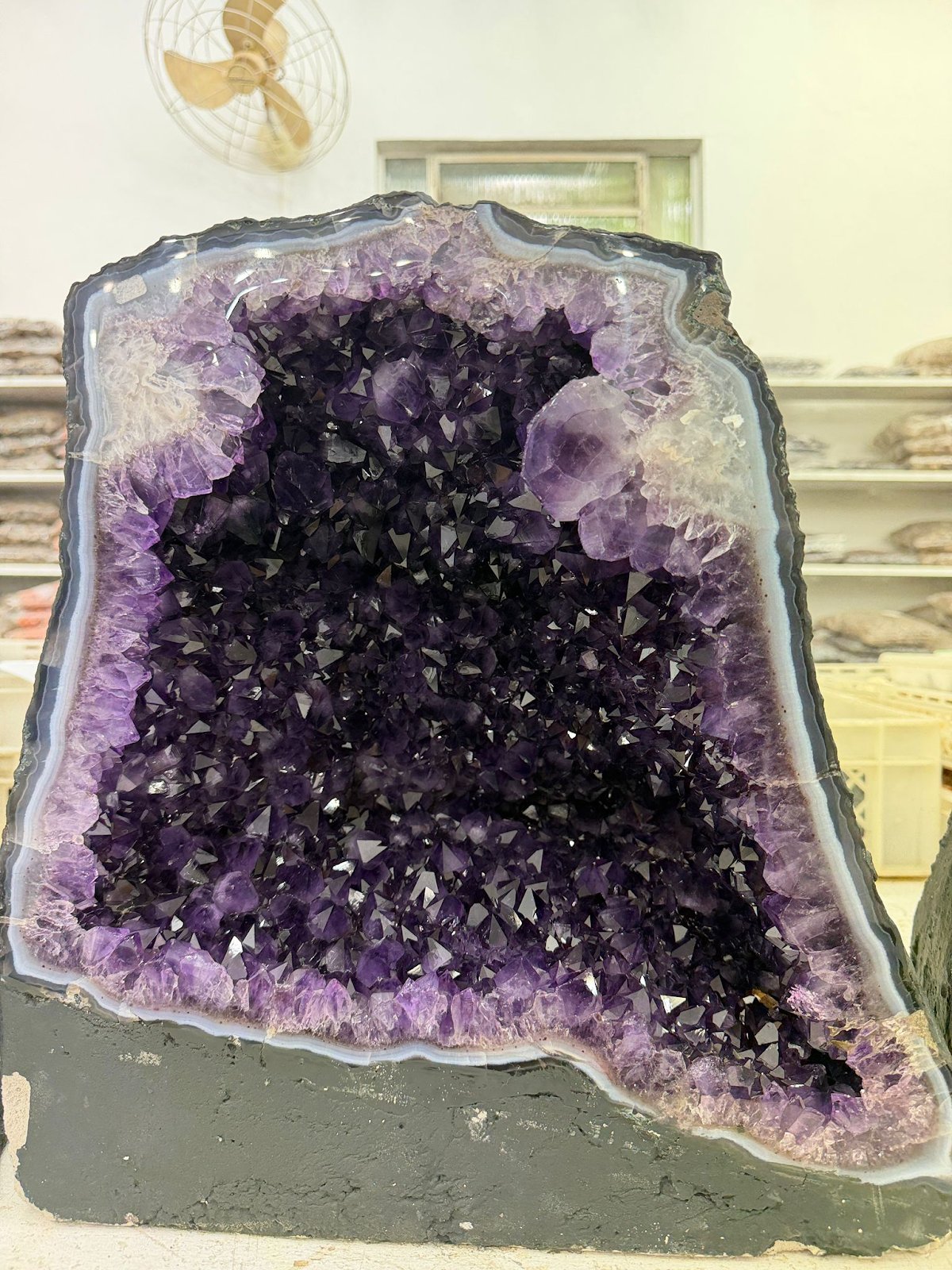 WH014 水晶洞 SS14 約 40 × 40 cm 約 48 kg