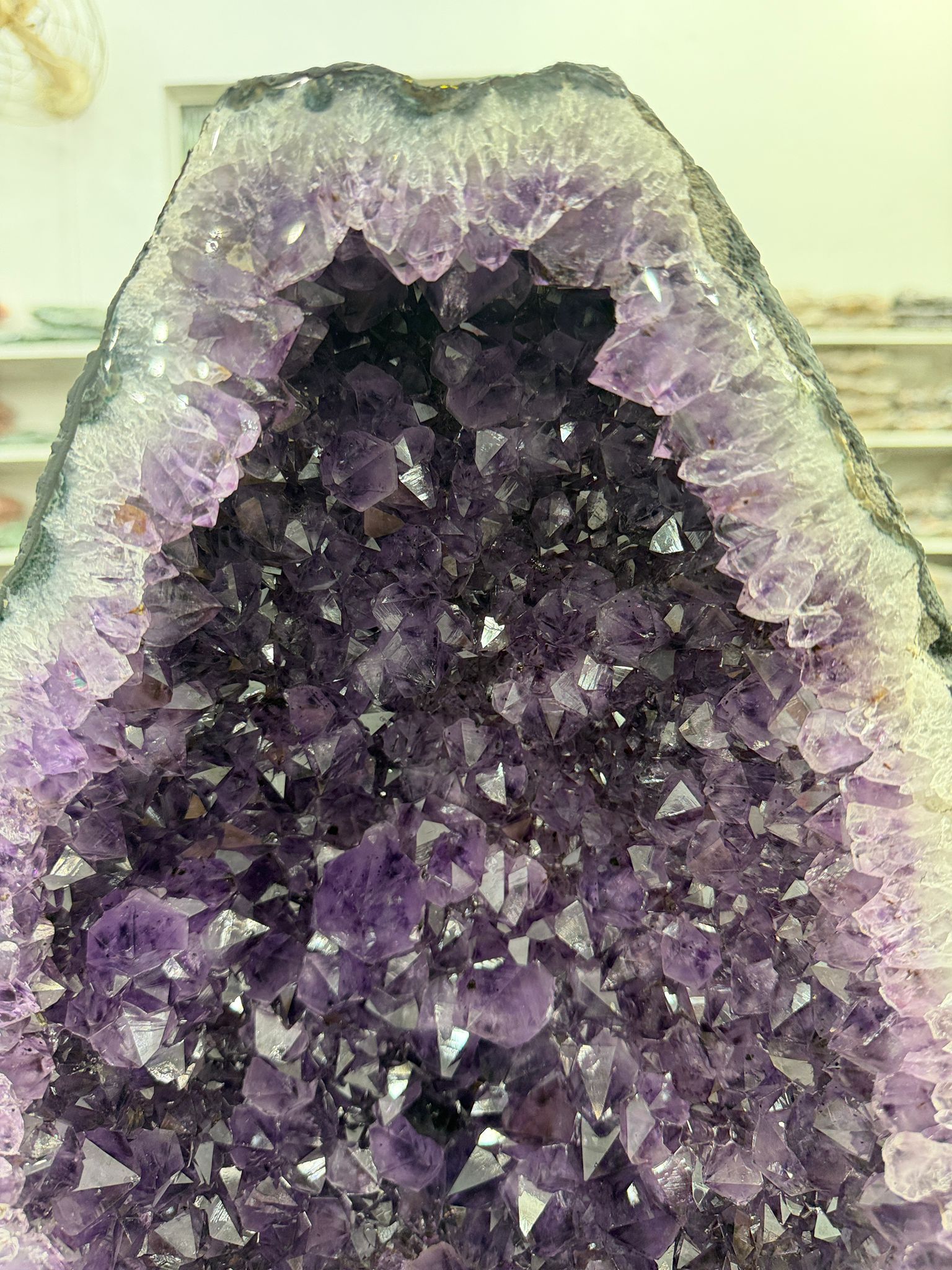 WH016 水晶洞 SS16 約 40 × 29 cm 約 29.7 kg