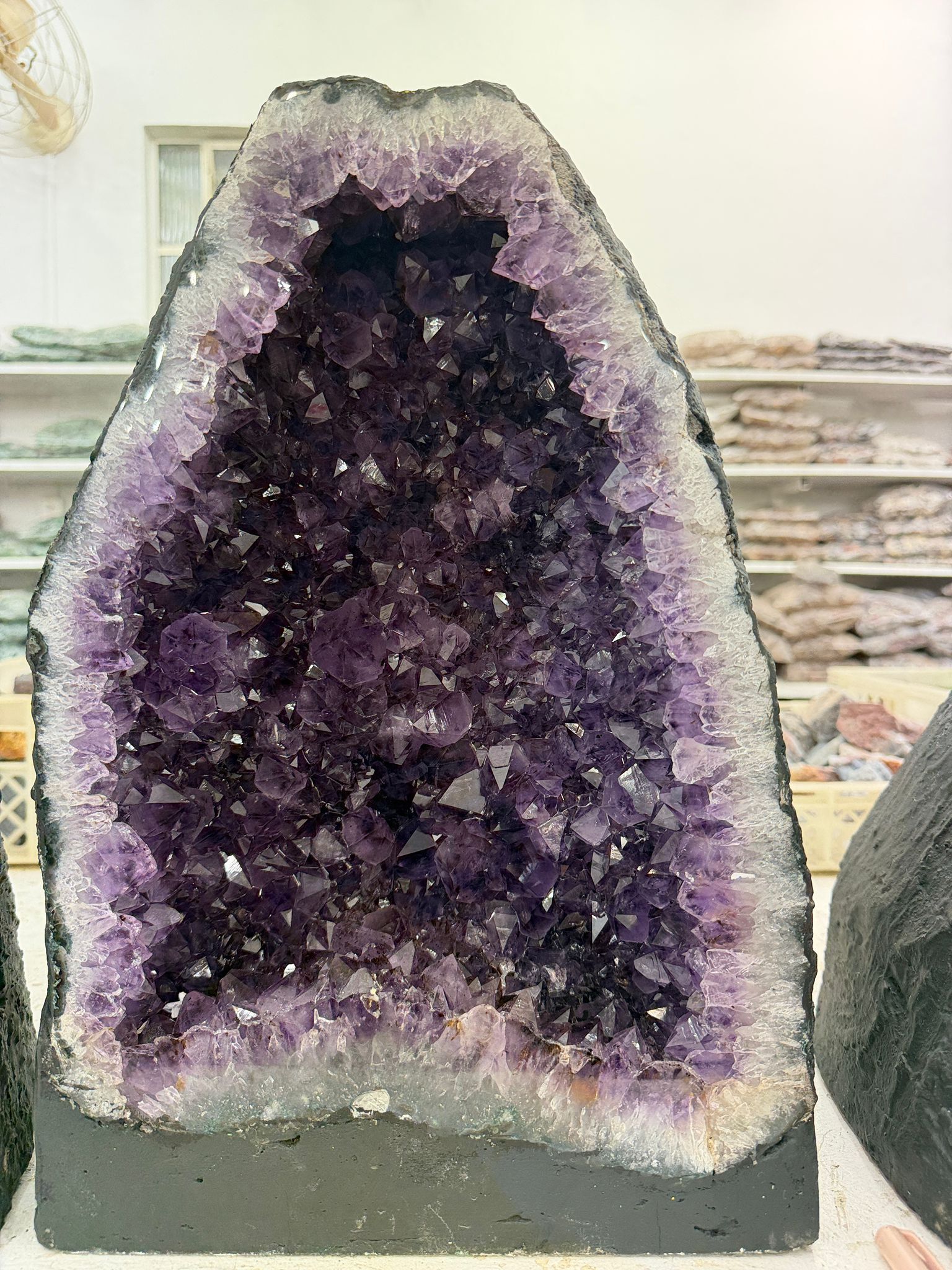 WH016 水晶洞 SS16 約 40 × 29 cm 約 29.7 kg