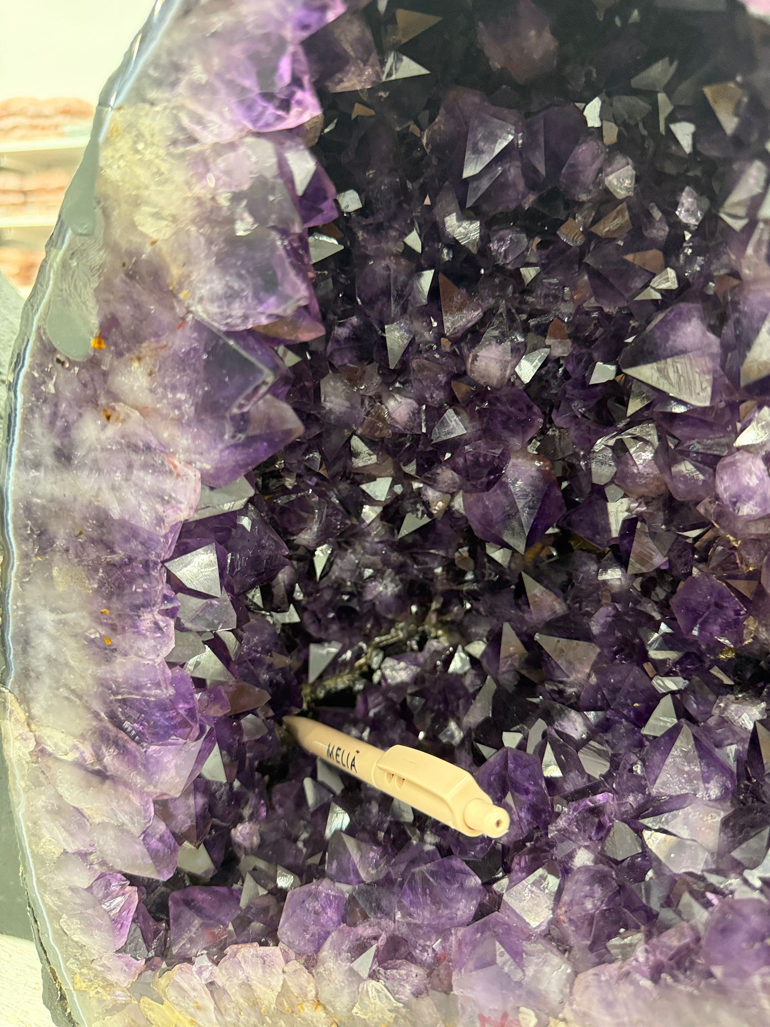 WH018 水晶洞 SS18 約 40 × 29 cm 約 23 kg