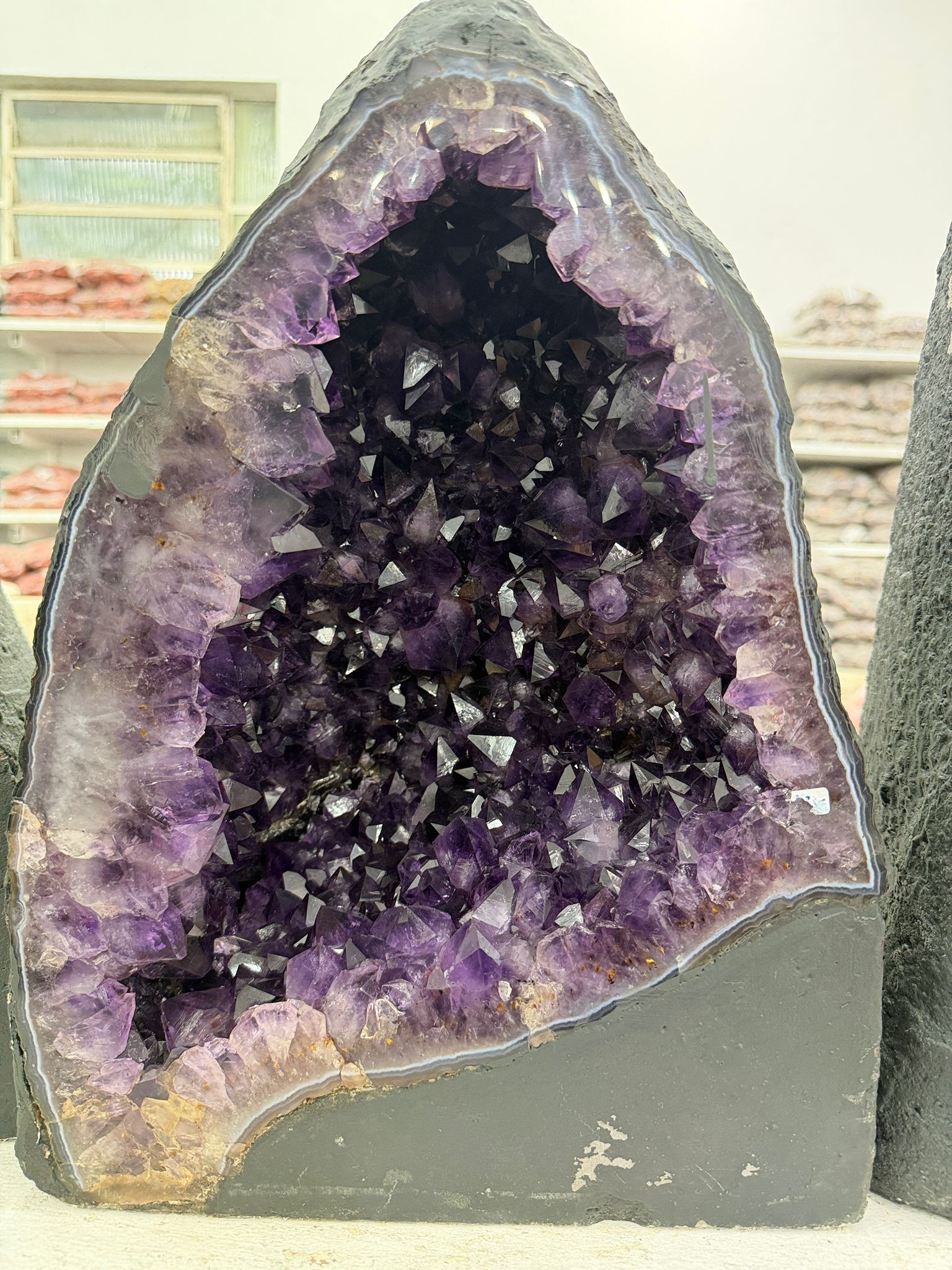 WH018 水晶洞 SS18 約 40 × 29 cm 約 23 kg