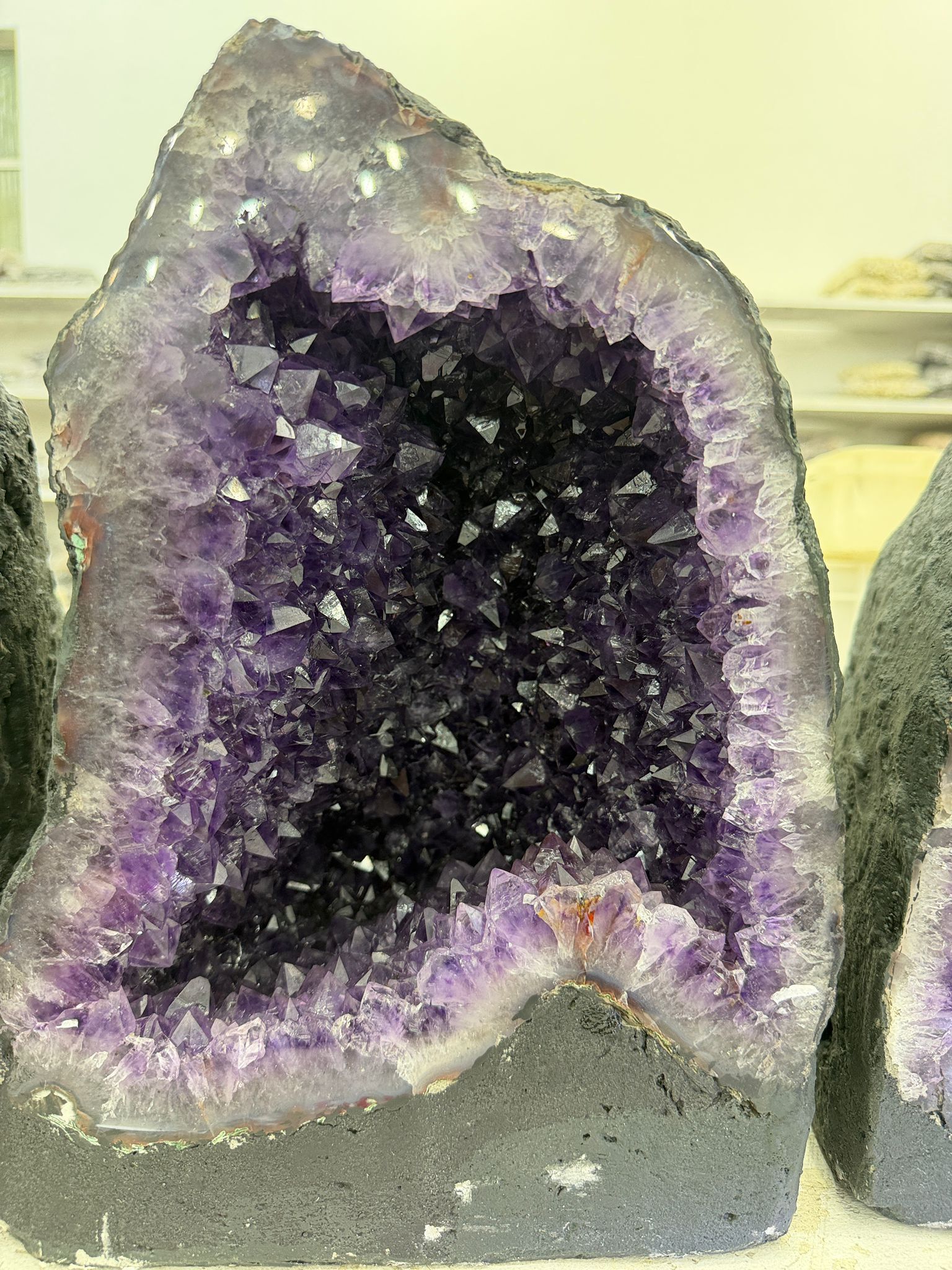 WH021 水晶洞 SS21 約 31 × 22 cm 約 16.6 kg