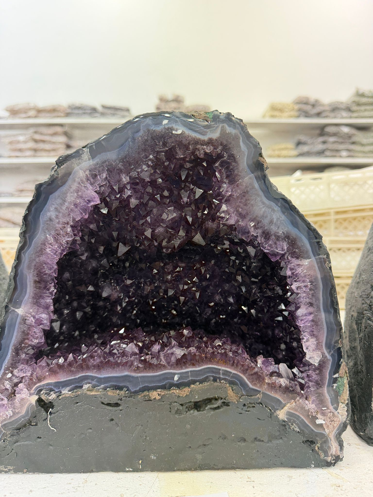 WH023 水晶洞 SS23 約 26 × 29 cm 約 16 kg