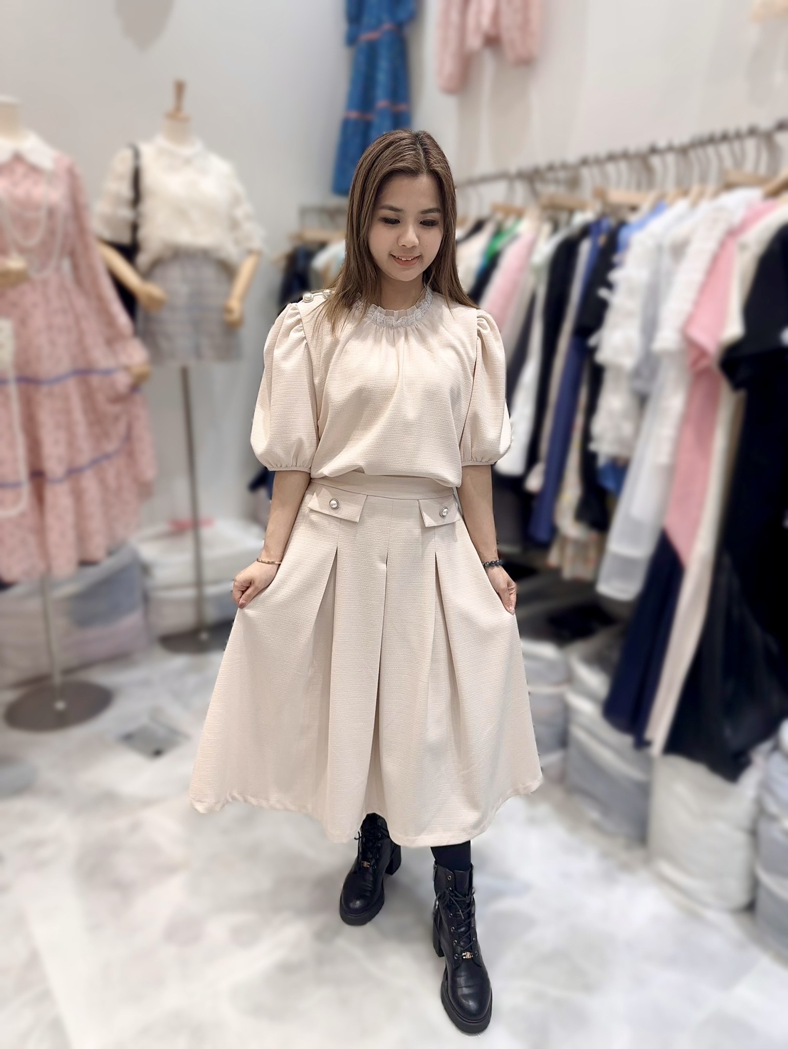 SC14 下身  裙 腰26-37 HIP50 長28 $479 (一口價)