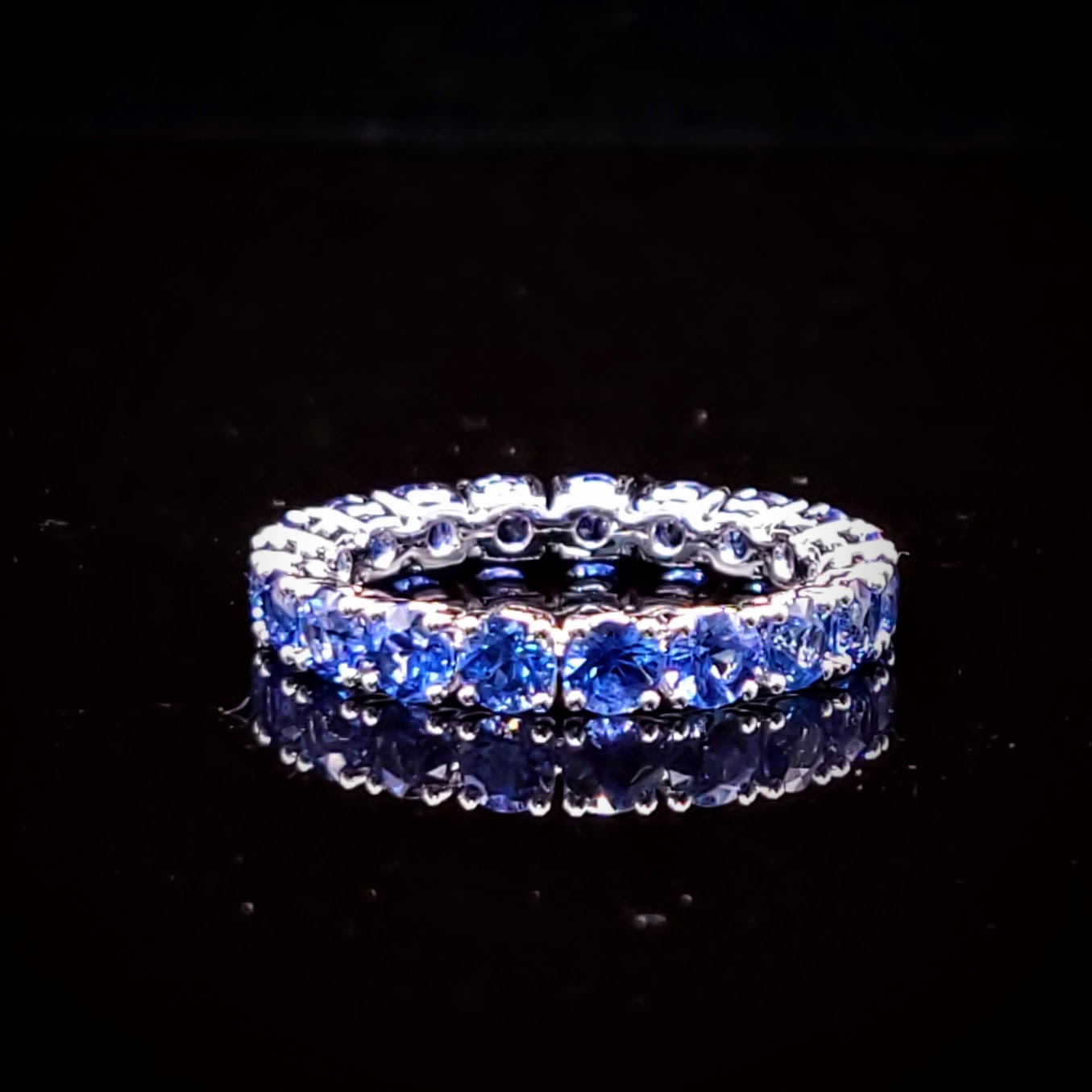 全新18K白金2卡91份藍寶石全圈戒指
