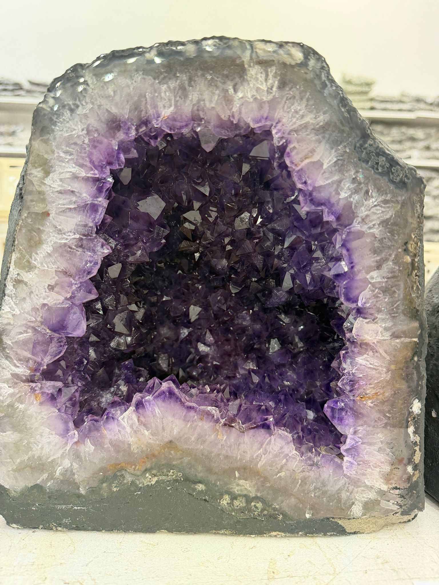 WH024 水晶洞 SS24 約 26 × 25 cm 約 16.5 kg