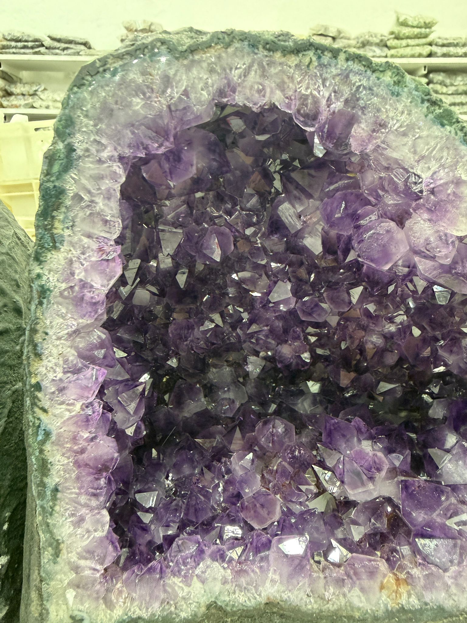 WH025 水晶洞 SS25 約 23 × 28 cm 約 14.1 kg