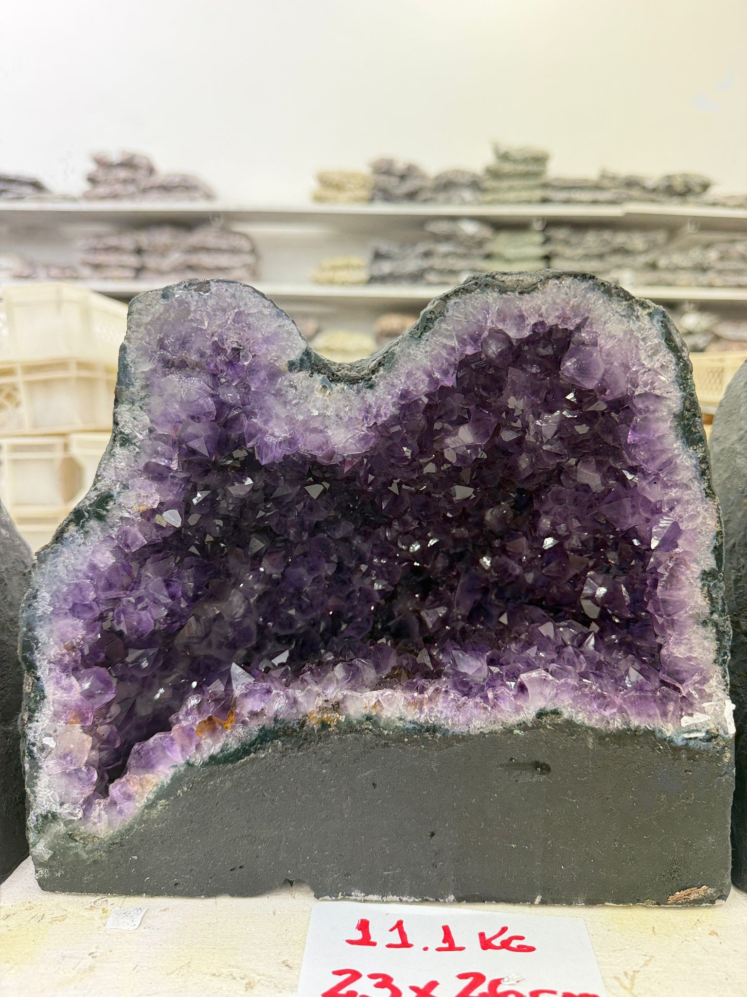 WH026 水晶洞 SS26 約 23 × 26 cm 約 11.1 kg