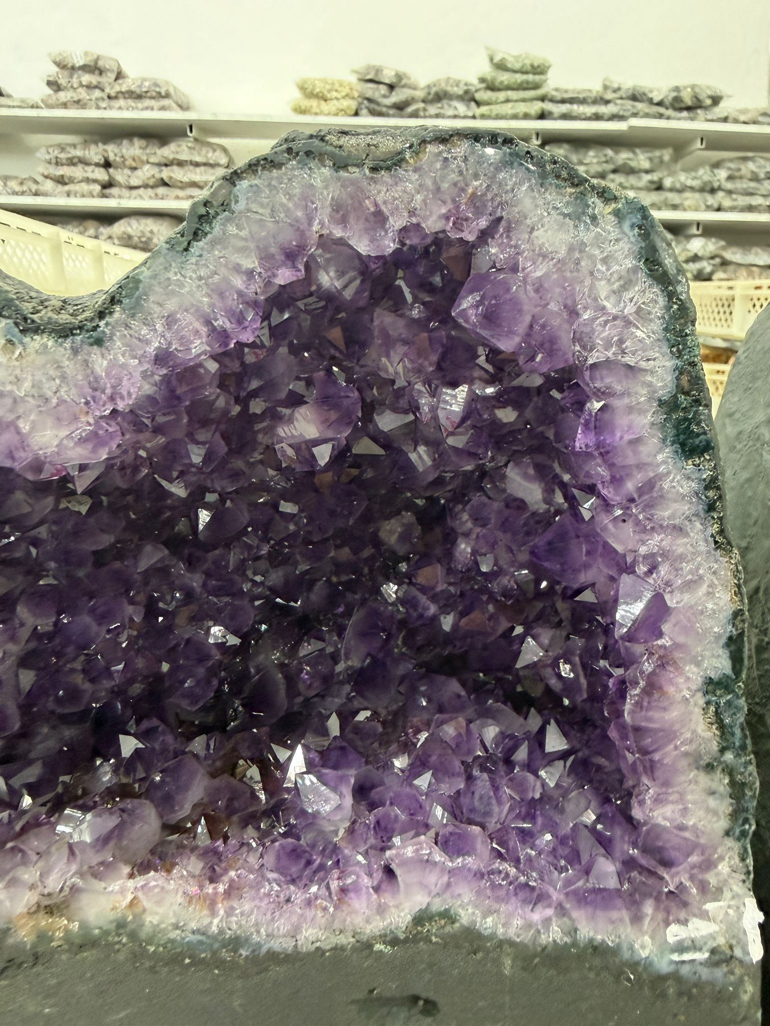 WH026 水晶洞 SS26 約 23 × 26 cm 約 11.1 kg